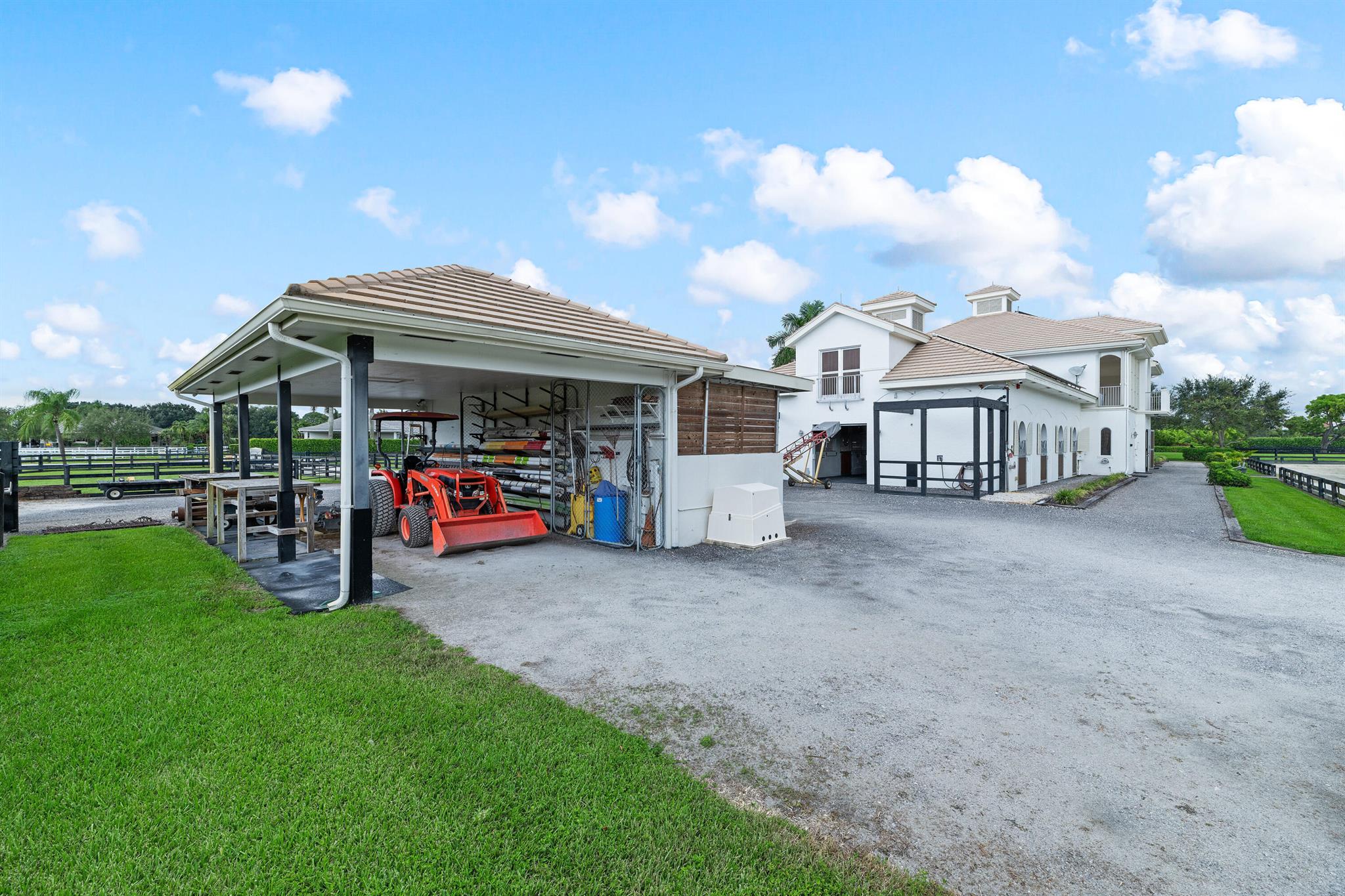 SADDLE TRAIL PARK OF WELL - Residential