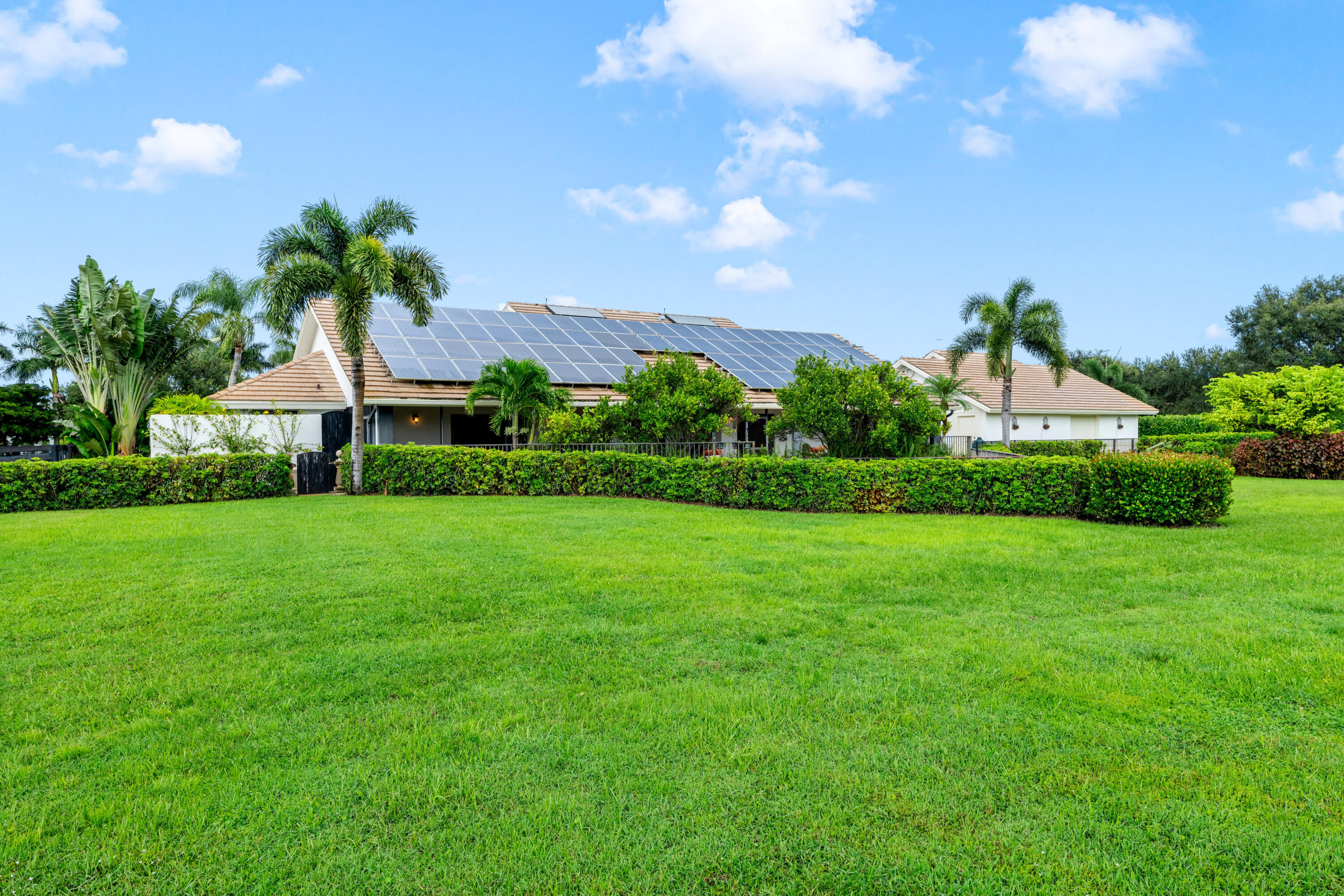 SADDLE TRAIL PARK OF WELLINGTON - Residential