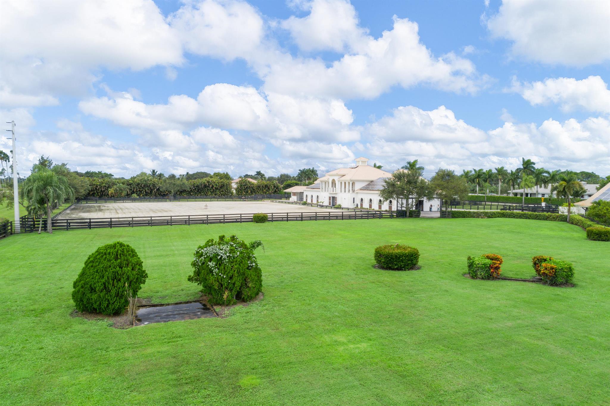 SADDLE TRAIL PARK OF WELL - Residential
