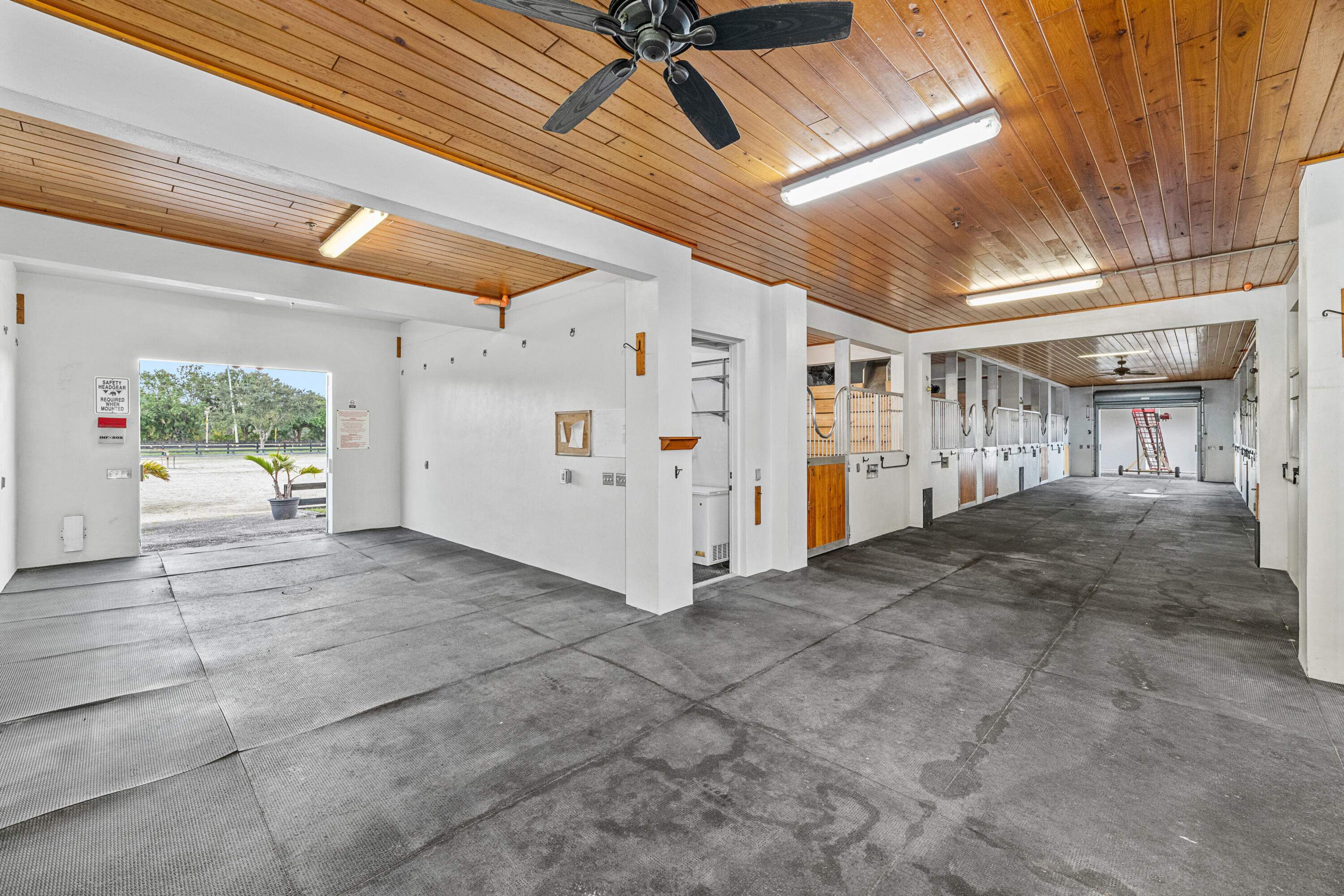 SADDLE TRAIL PARK OF WELLINGTON - Residential