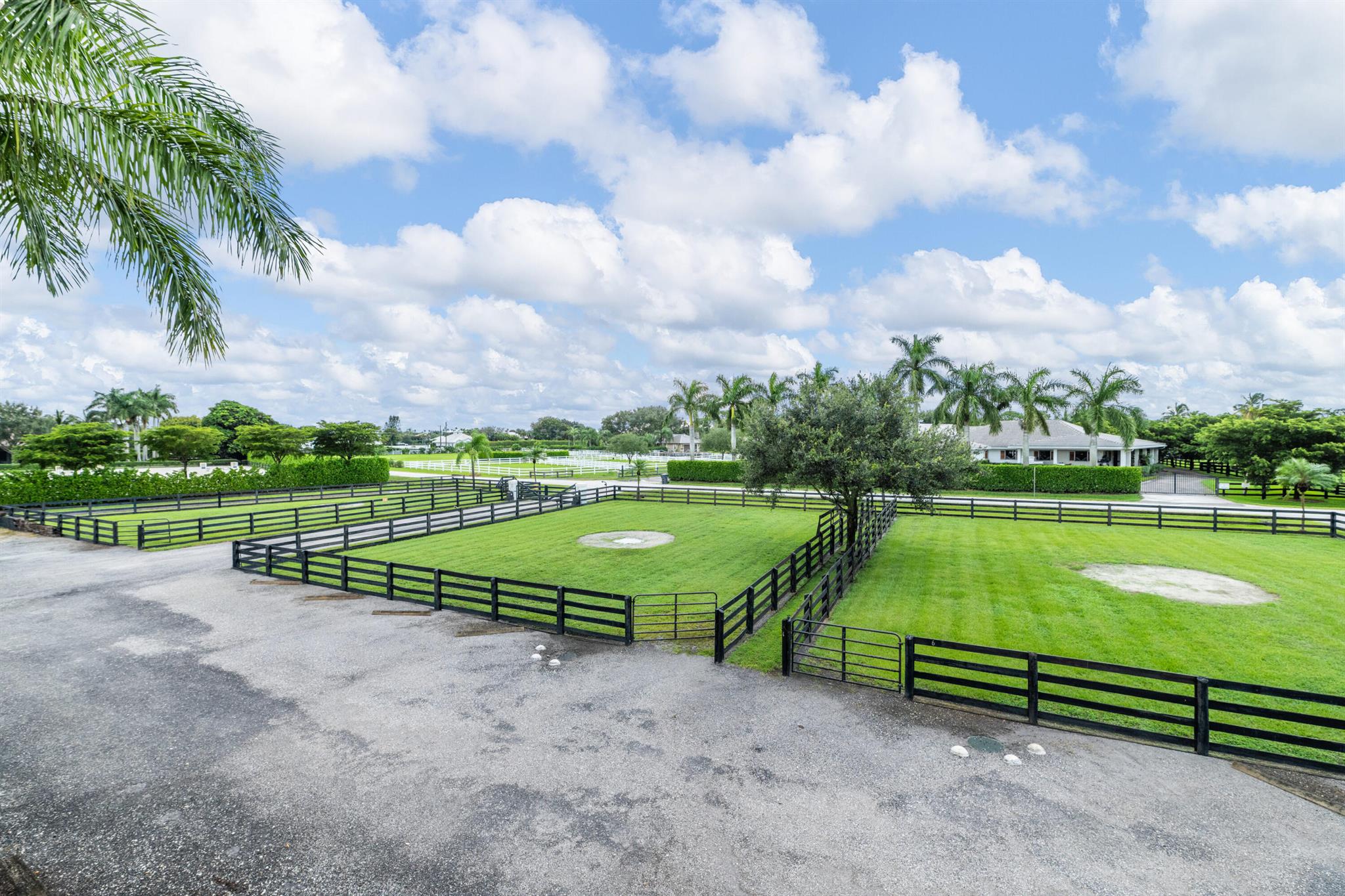 SADDLE TRAIL PARK OF WELL - Residential