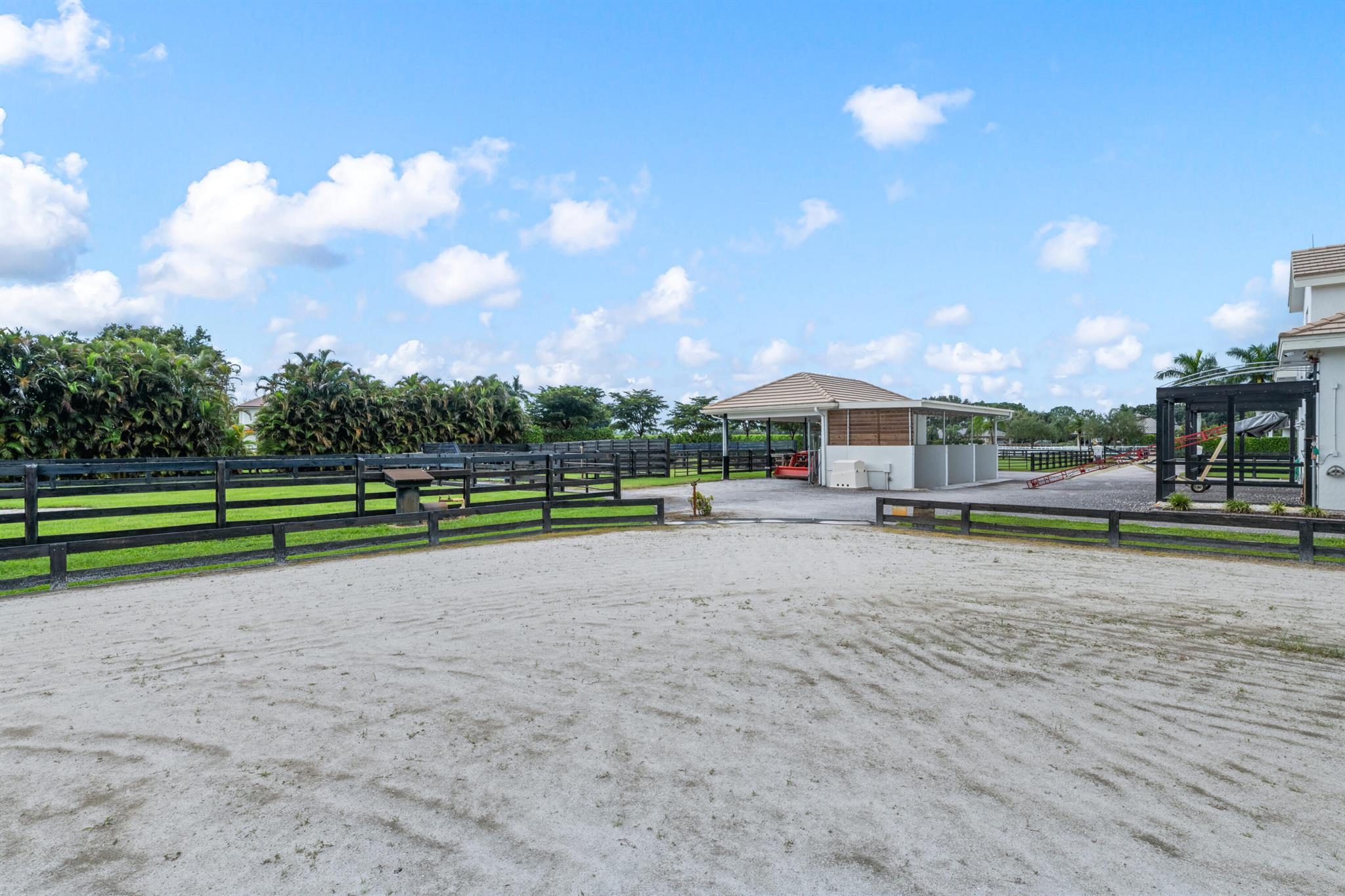 SADDLE TRAIL PARK OF WELL - Residential