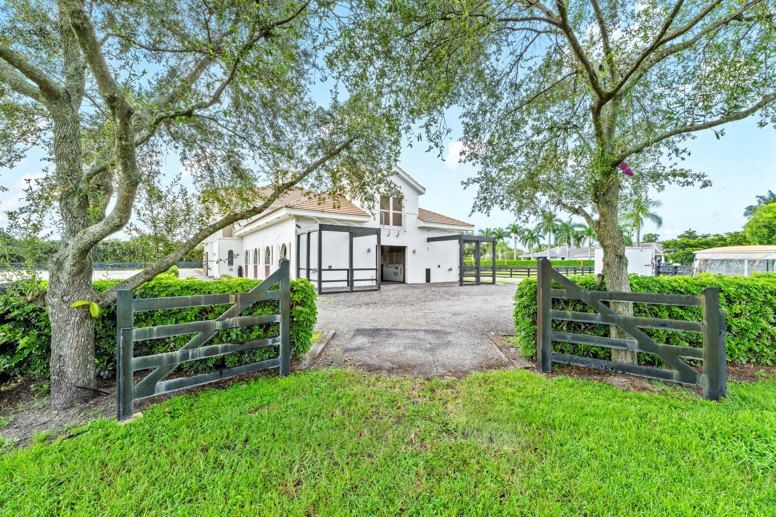 SADDLE TRAIL PARK OF WELLINGTON - Residential