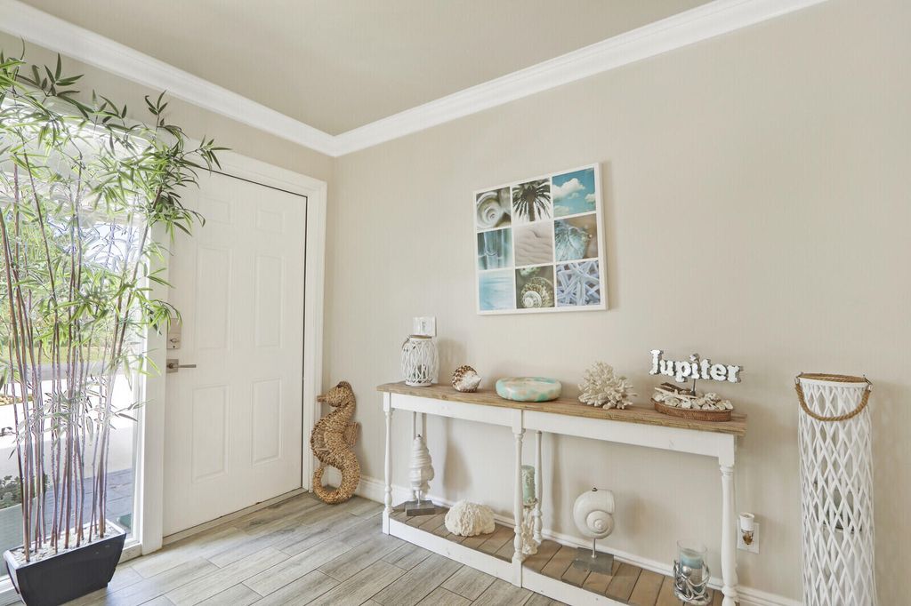 Photo of 11 River Drive, Tequesta, FL 33469 (MLS # R10964338)