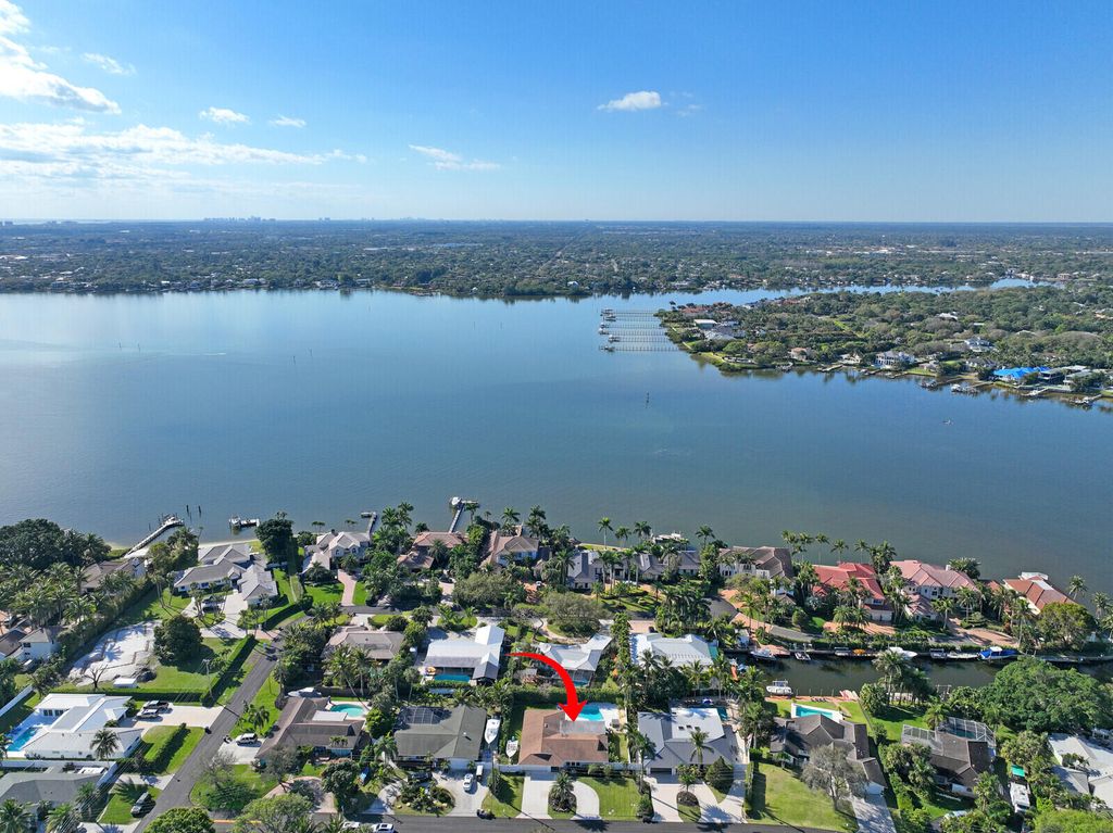 Photo of 11 River Drive, Tequesta, FL 33469 (MLS # R10964338)