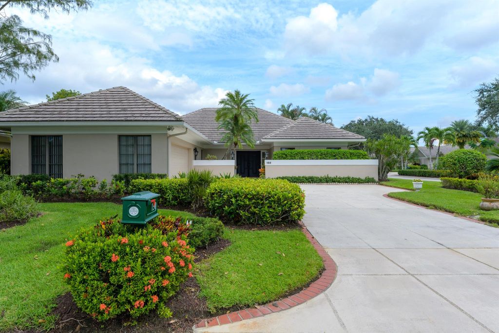 Photo of 150 Coventry Place, Palm Beach Gardens, FL 33418 (MLS # R10927172)
