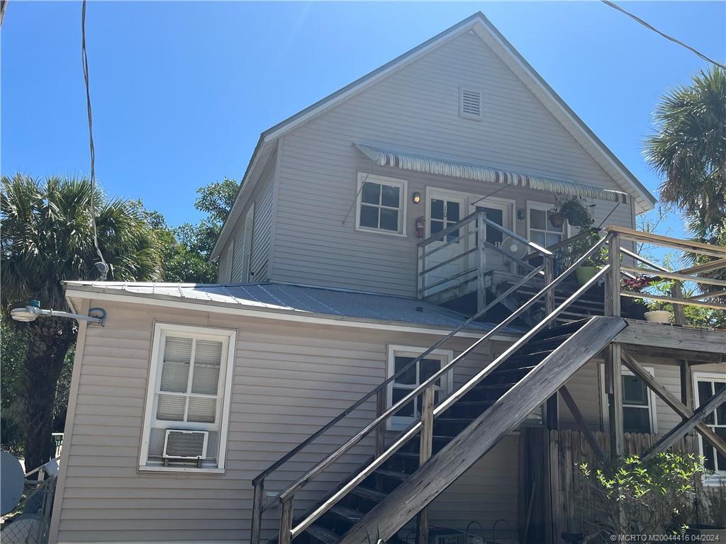 2172 NE Poinciana Terrace