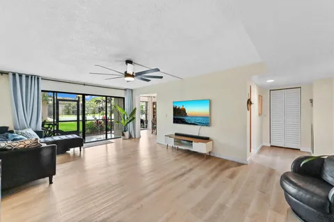 149 NW 70th Street Unit 302b, Boca Raton, FL MLS: R11083163