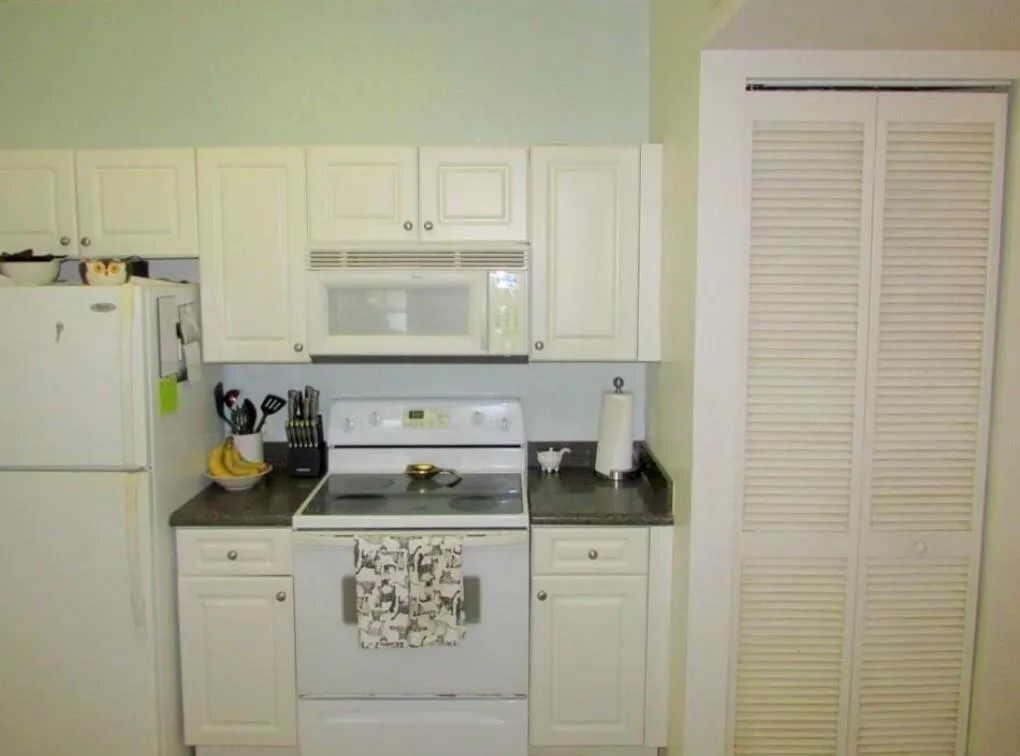 PALM ESTATES AT VERO BEACH CONDO - Residential