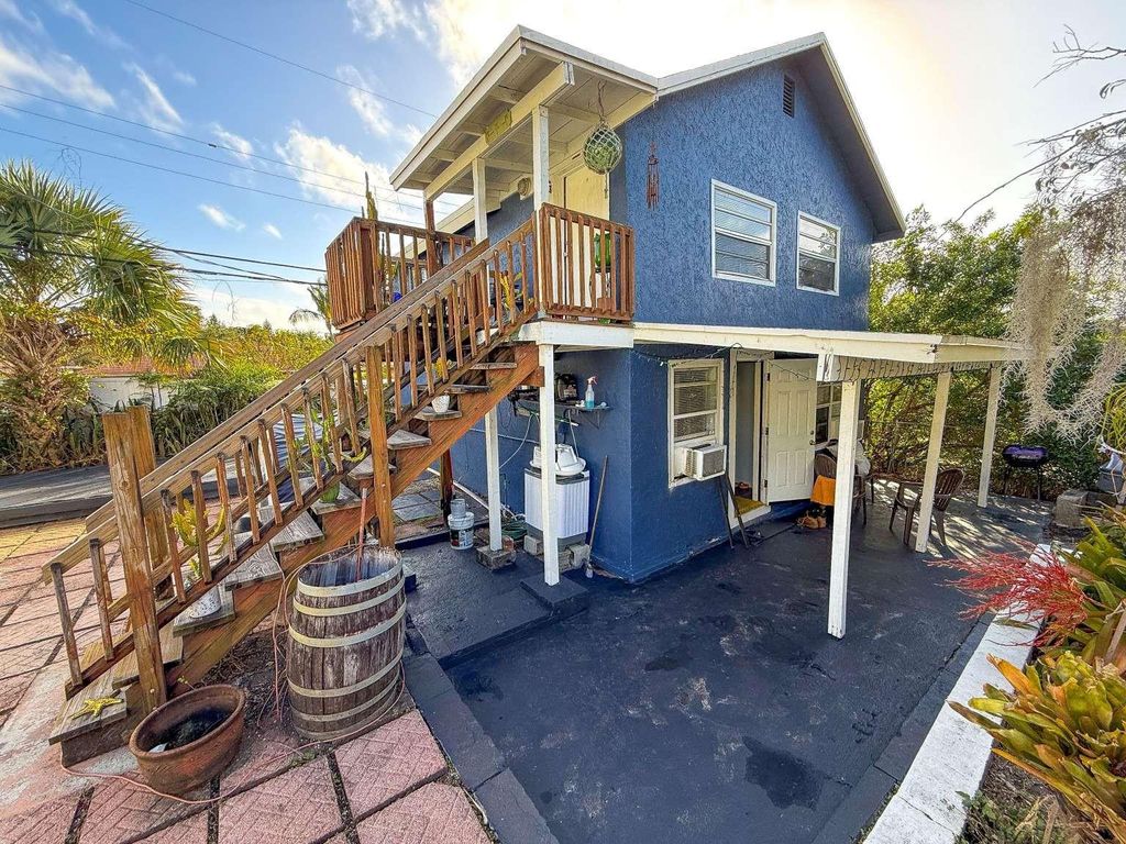 Photo of 920 Selkirk Street, West Palm Beach, FL 33405 (MLS # F10555730)