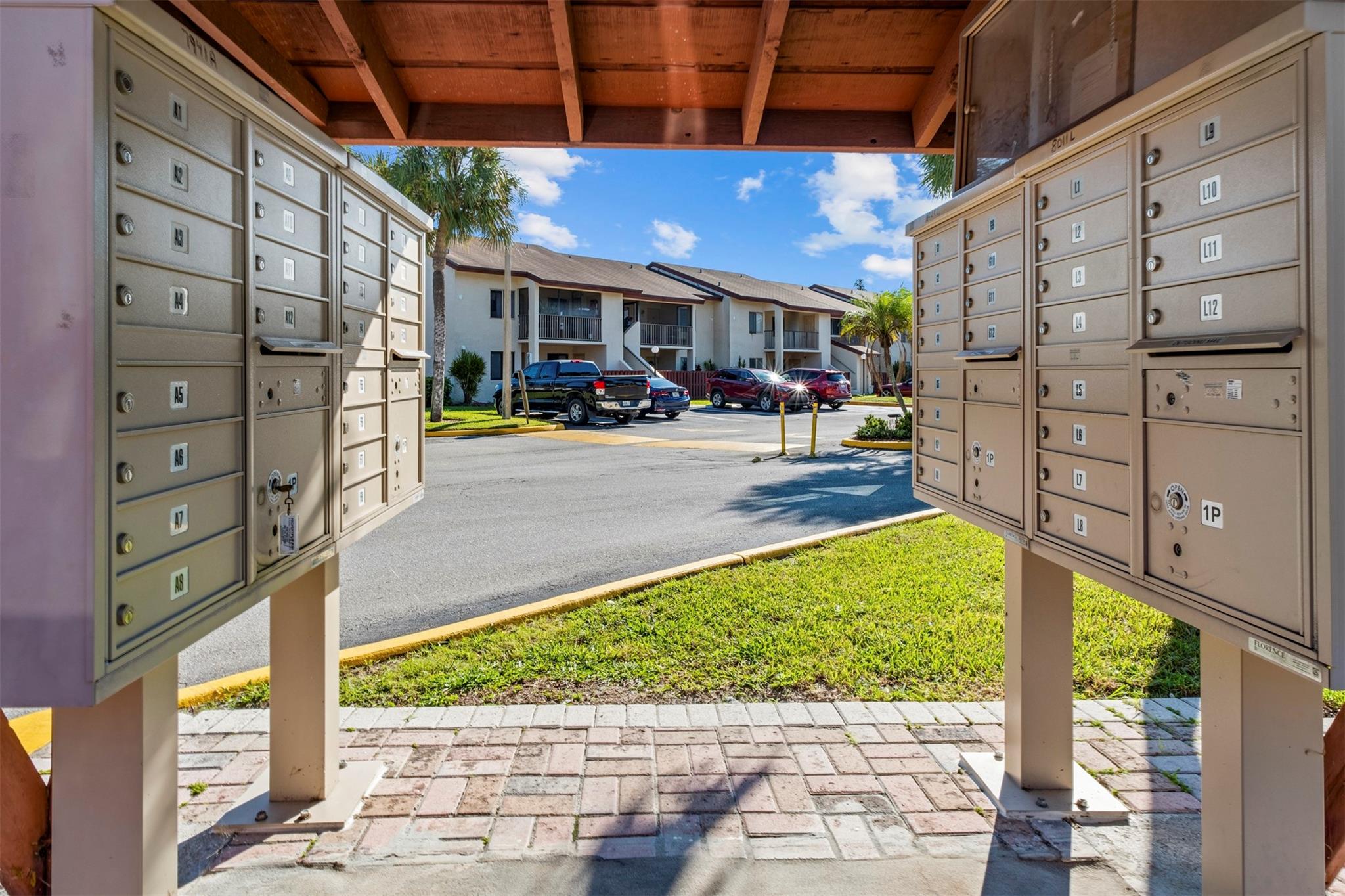 Royale Gardens - Residential