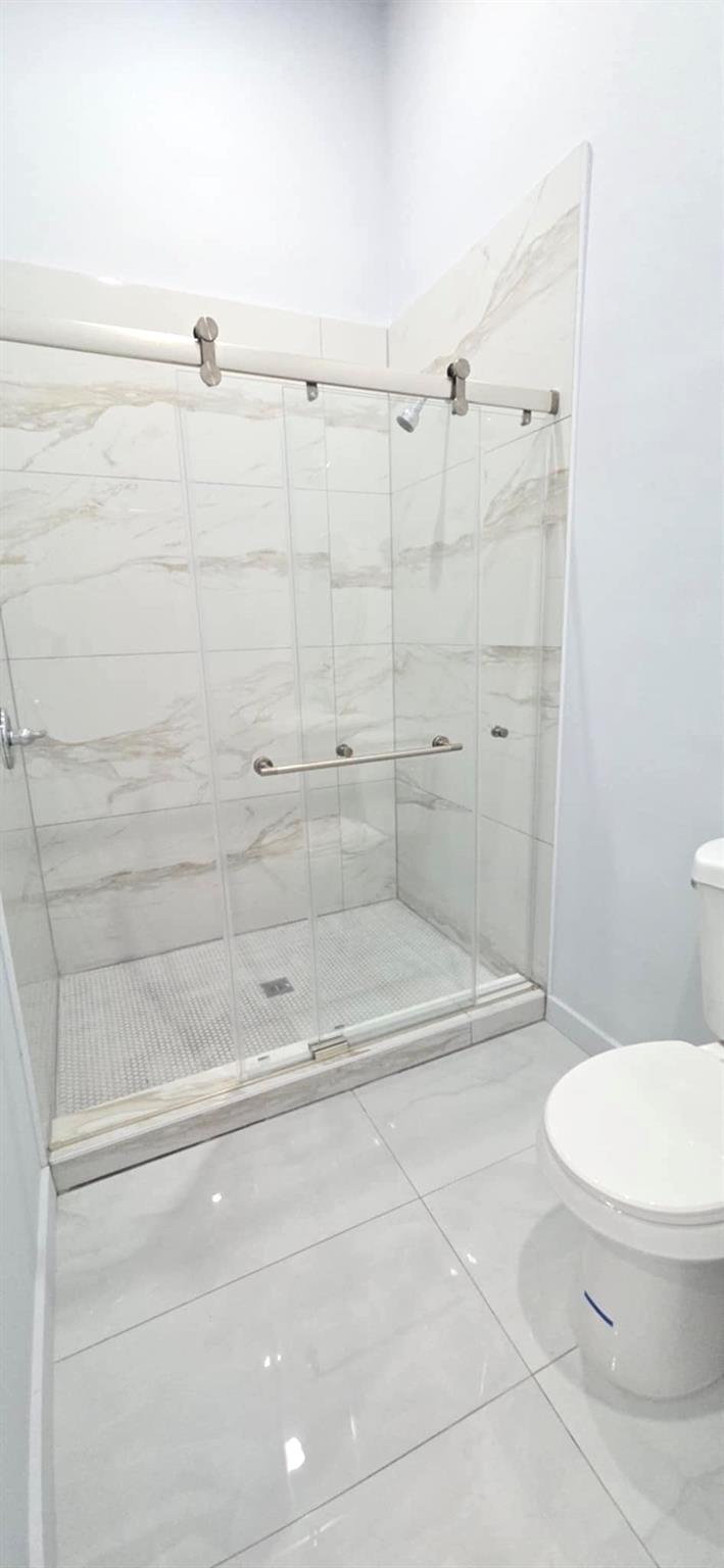 CHARMING FULLY UPDATED CONVERTED GARAGE APARTMENT FEATURING 2 BEDROOMS AND 1 BATH WITH WASHER AND DRYER IN THE UNIT. YOU'LL ENJOY THE NEW STAINLESS APPLIANCES. CLOSE TO BEAUTIFUL BEACHES, AIRPORT, SHOPPING AND RESTAURANTS. DON'T MISS OUT....SCHEDULE AND APPOINTMENT TODAY.