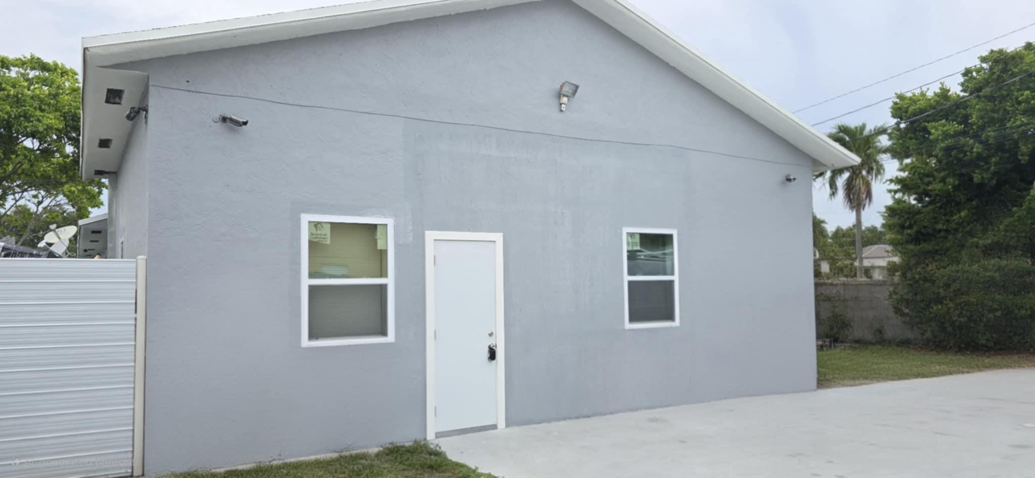 257 SW 12th St 1