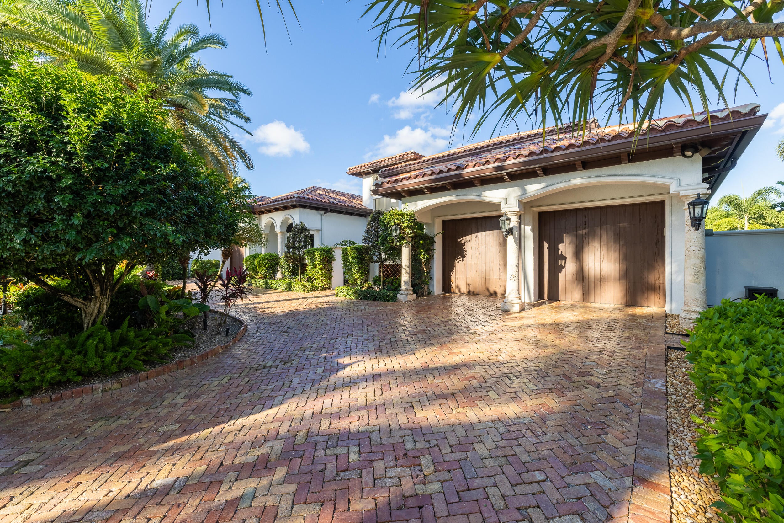 817 Harbour Isles Place
