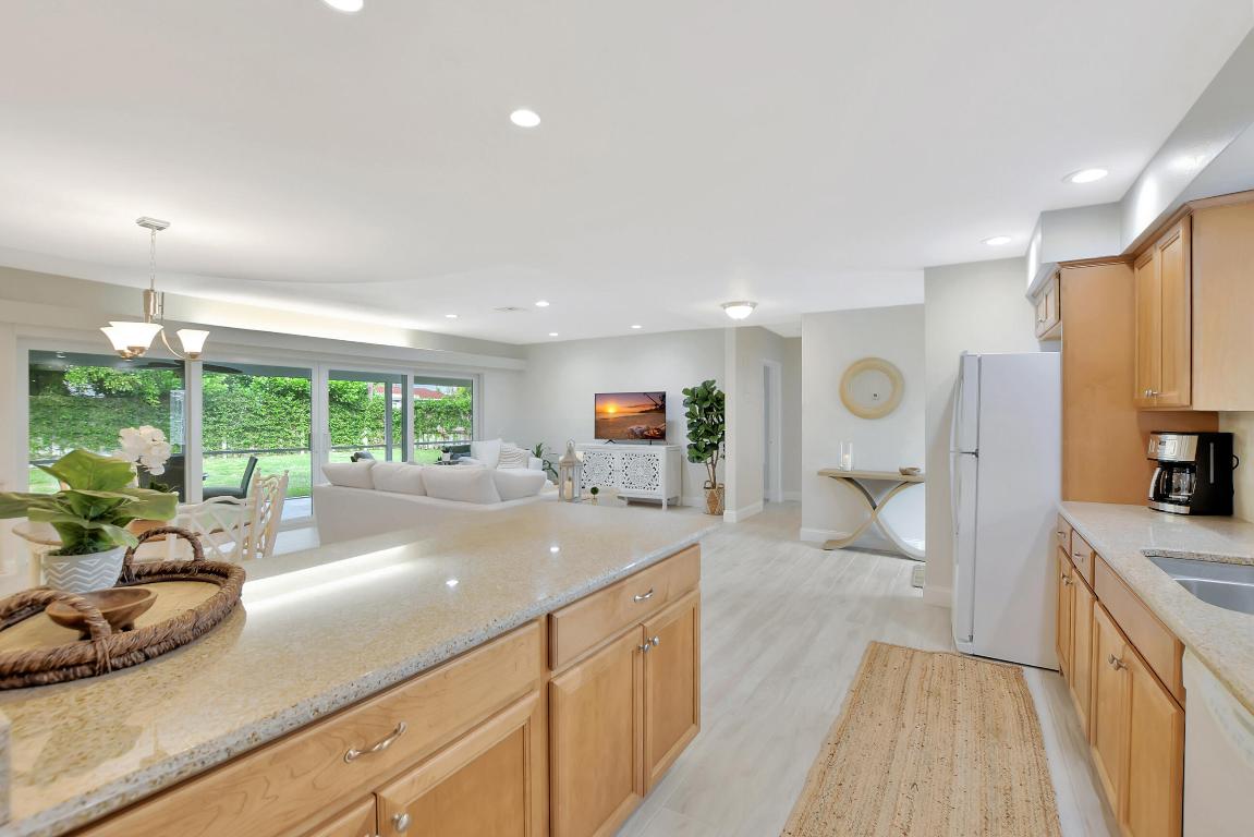 BOCA RATON SQUARE UNIT 3 - Residential Lease