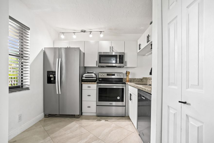 Turnkey, all assessments paid, upgraded and ready for move in! Location is centralized offering a quick commute to highways, downtown, and the beach. A full 2 bedroom 2 bath condo with all the amenties you could ask for but also giving you a tranquil, private community with plenty of parking and a gorgeous landscape of trees and foliage. Make this your first stop as you discover the benefits of living in a building with low maintenance and space that feels like a home. Washer and Dryer inside unit. No age restrictions.