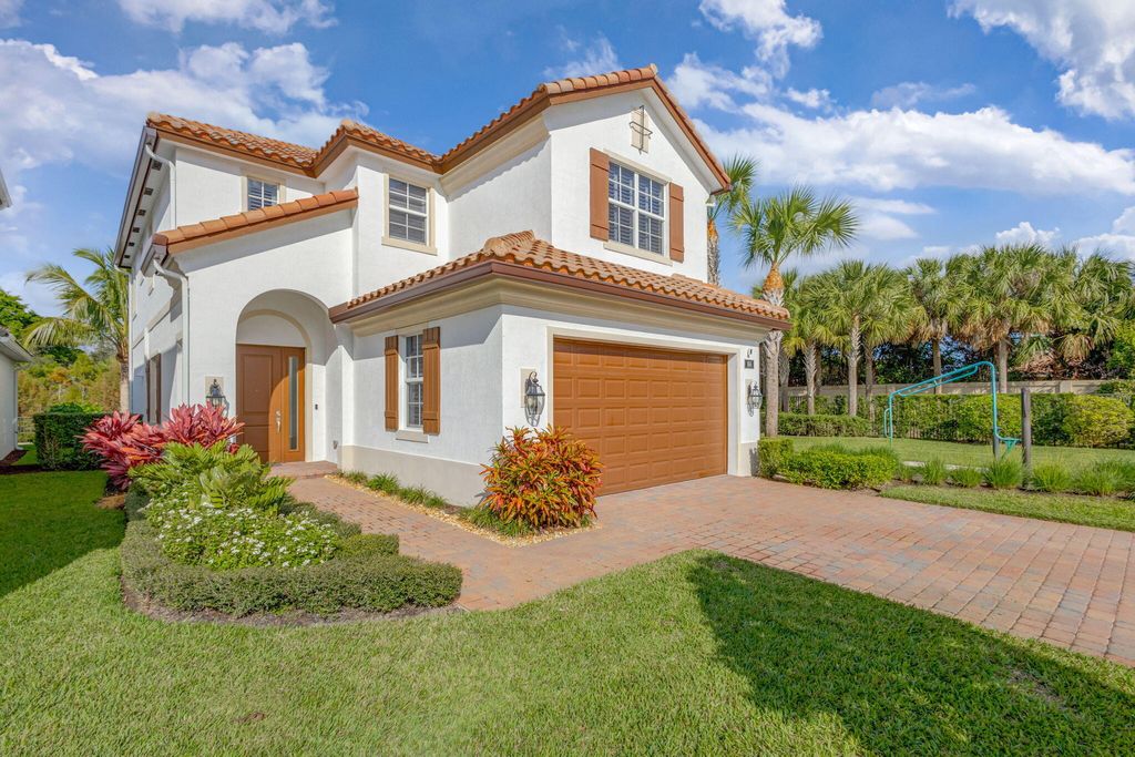 Photo of 166 Bonnette Hunt Club Lane, Palm Beach Gardens, FL 33418 (MLS # R11049296)