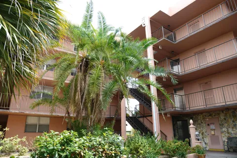 2841 Somerset Drive Unit 217, Lauderdale Lakes, FL MLS: R11075551
