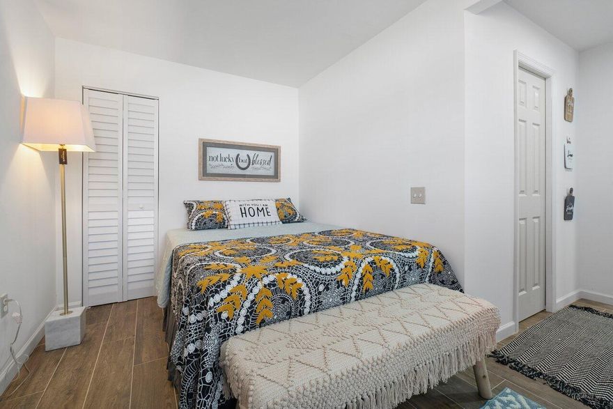 You will not be disappointed with this renovated and clean studio located just minutes from all equestrian venues. This charming space features a private entrance, a comfortable queen-size bed, a well-equipped kitchenette, and all the essentials you'll need for a relaxing and convenient stay. The studio is thoughtfully designed with modern finishes, plenty of natural light, and a cozy atmosphere that feels like home.All utilities are included (water, electricity, cable, and Wi-Fi) so you can settle in without worry. Whether you are visiting for competition season, work, or a peaceful getaway, this studio offers comfort, privacy, and an unbeatable location.