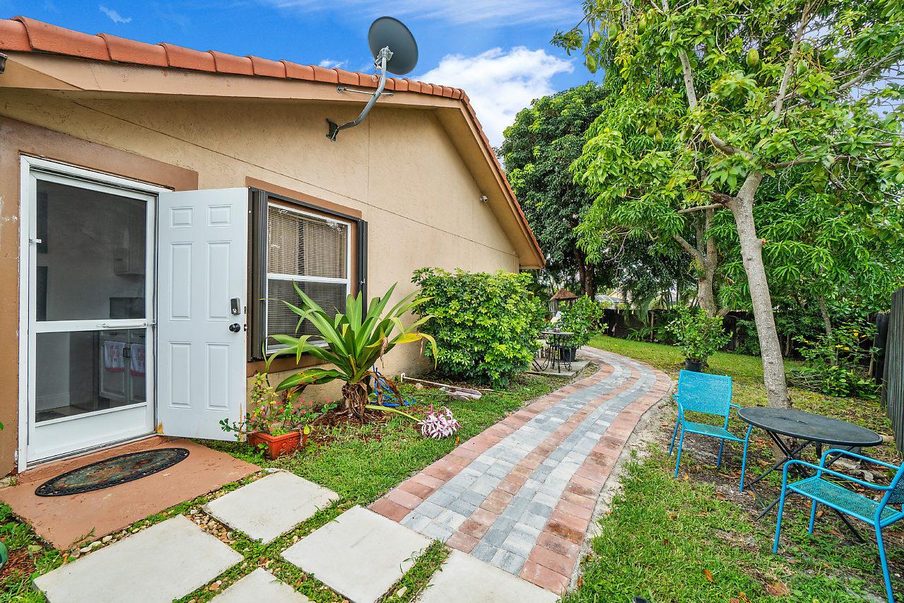 SOUTH SHORE 3 OF WELLINGT - Residential Lease