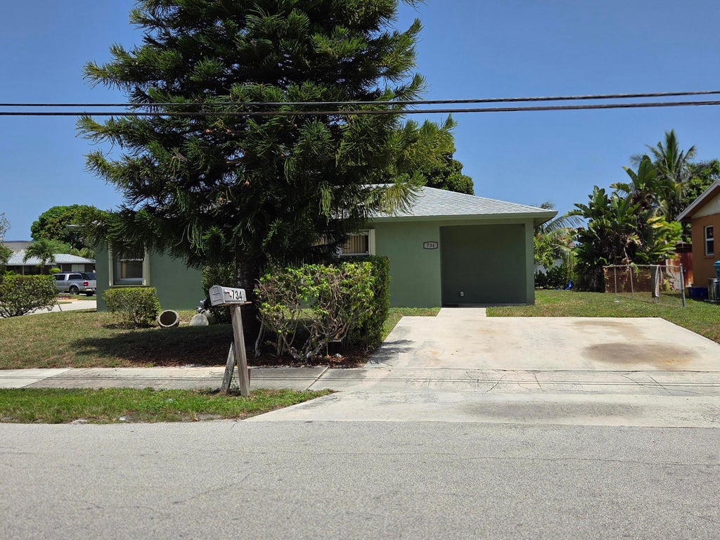 Photo of 734 NE 1ST Street, Boynton Beach, FL 33435 (MLS # B26065036)