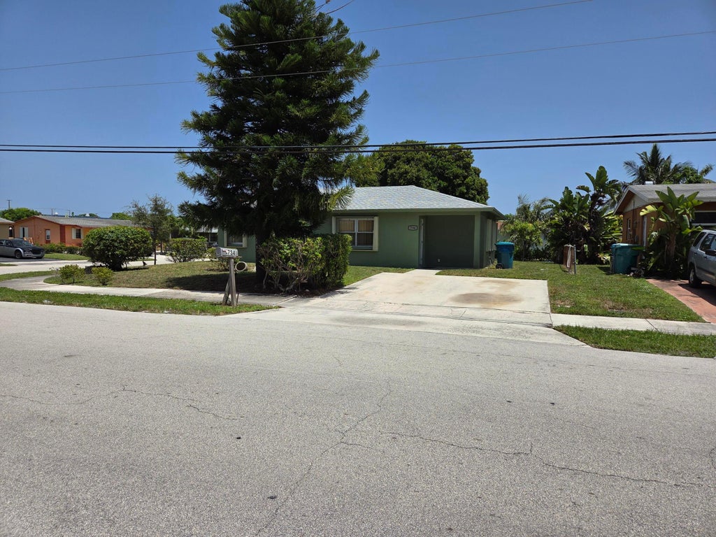 Photo of 734 NE 1ST Street, Boynton Beach, FL 33435 (MLS # B26065036)