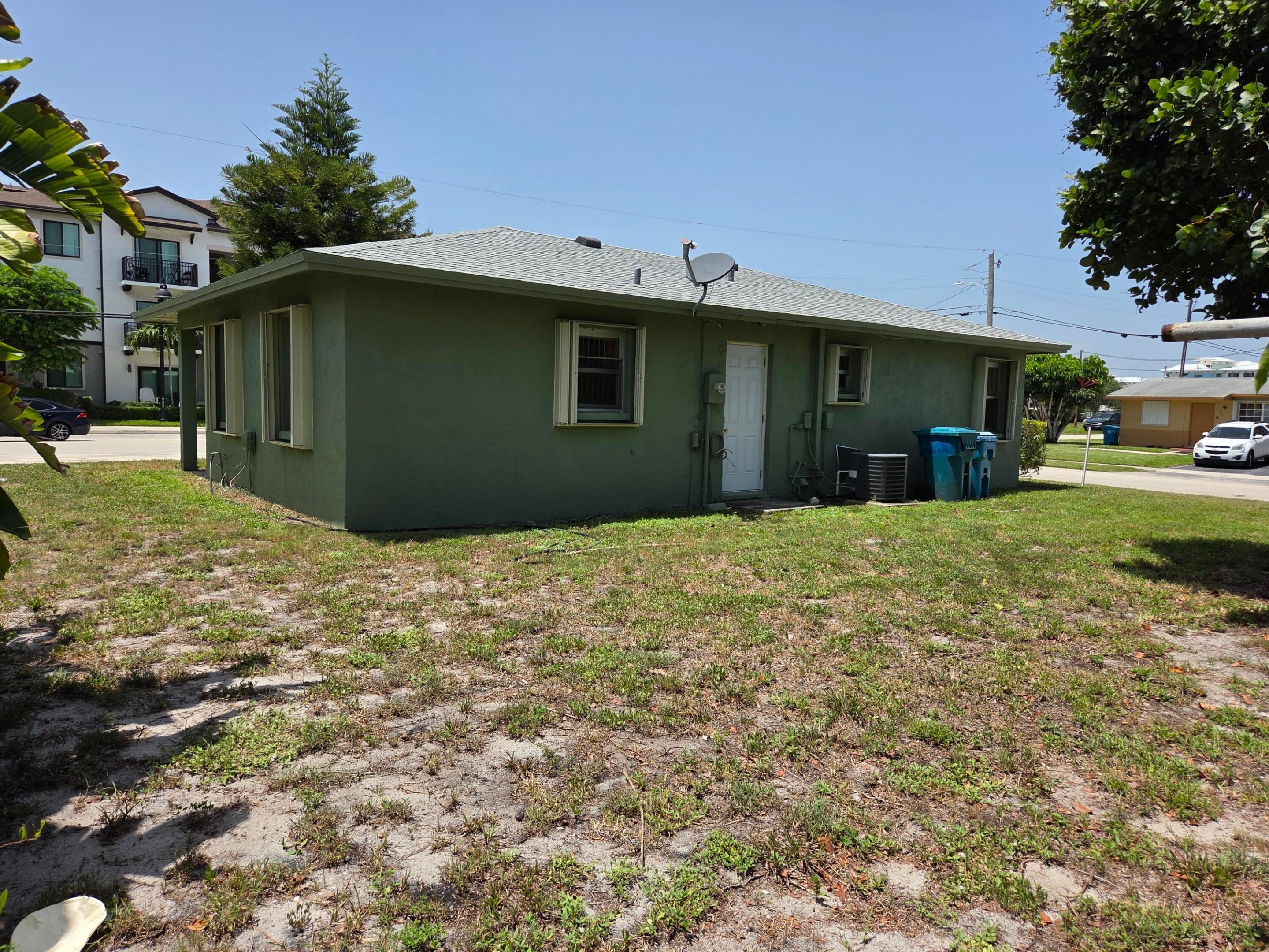 734 NE 1ST Street
