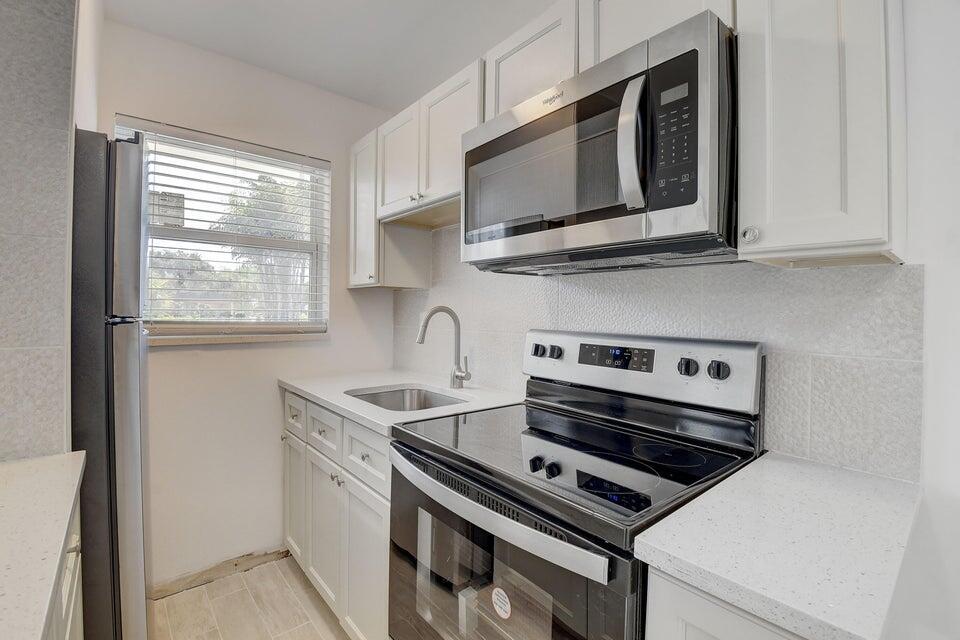 1 Bedroom / 1 Bathroom Apartment. Located in East Lantana, Minutes to the Beach, Restaurants,Old Key Lime House & Shops. Gorgeous Kitchen featuring Stainless Steal Appliances, Beautiful Bathrooms with New, Vanities, & Freshly Painted. Comes With One Parking Spot. Impact Windows throughout the Unit & Brand New AC units. Monthly Extermination Included in rent. Community Laundry Room. No Pets Allowed!