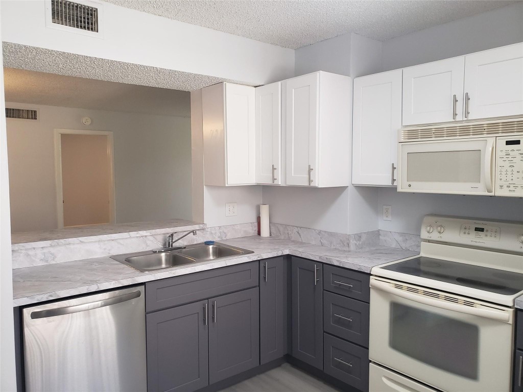 GRENADIER TRACE - Residential