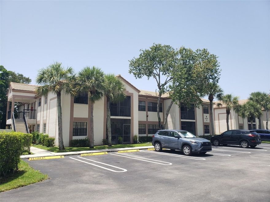 PRICE SLASHED!!!----CORAL SPRINGS ---"GRENADIER TRACE"--1ST FLOOR ---2 BEDROOMS---2 BATHS---UPDATED UNIT---WITH ALL APPLIANCES ---WASHER/ DRYER (NEW IN 2023)---DISHWASHER (2023)----NEW HOT WATER HEATER (2025)-LUXURY VINYL PLANKED FLOORS--SPLIT BEDROOM PLAN----MASTER BEDROOM HAS 6X5 WALK IN CLOSET--MASTER BATH WITH DUAL SINKS AND SHOWER---SCREENED PATIO 9X7 WITH 6X2 STORAGE ROOM-----HOA FEE 675 PER MONTH INCLUDES = WATER, SEWER & TRASH INCLUDED----QUIET COMPLEX WITH COMMUNITY POOL-- JUST MINUTES FROM SAWGRASS EXPRESSWAY AND ALL MAJOR ROADS----SCHOOLS--- PARKS---RESTAURANTS---SHOPPING----AIRPORTS----ENTERTAINMENT VENUES----CASINOS AND THE BEACHES--HOA REQUIRES A 650 CREDIT SCORE------EASY TO VIEW ALSO FOR LEASE AT $2100--------ALLOW HOA 30 DAYS TO PROCESS APPLICATION --