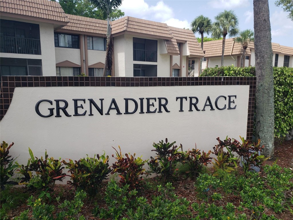 GRENADIER TRACE - Residential