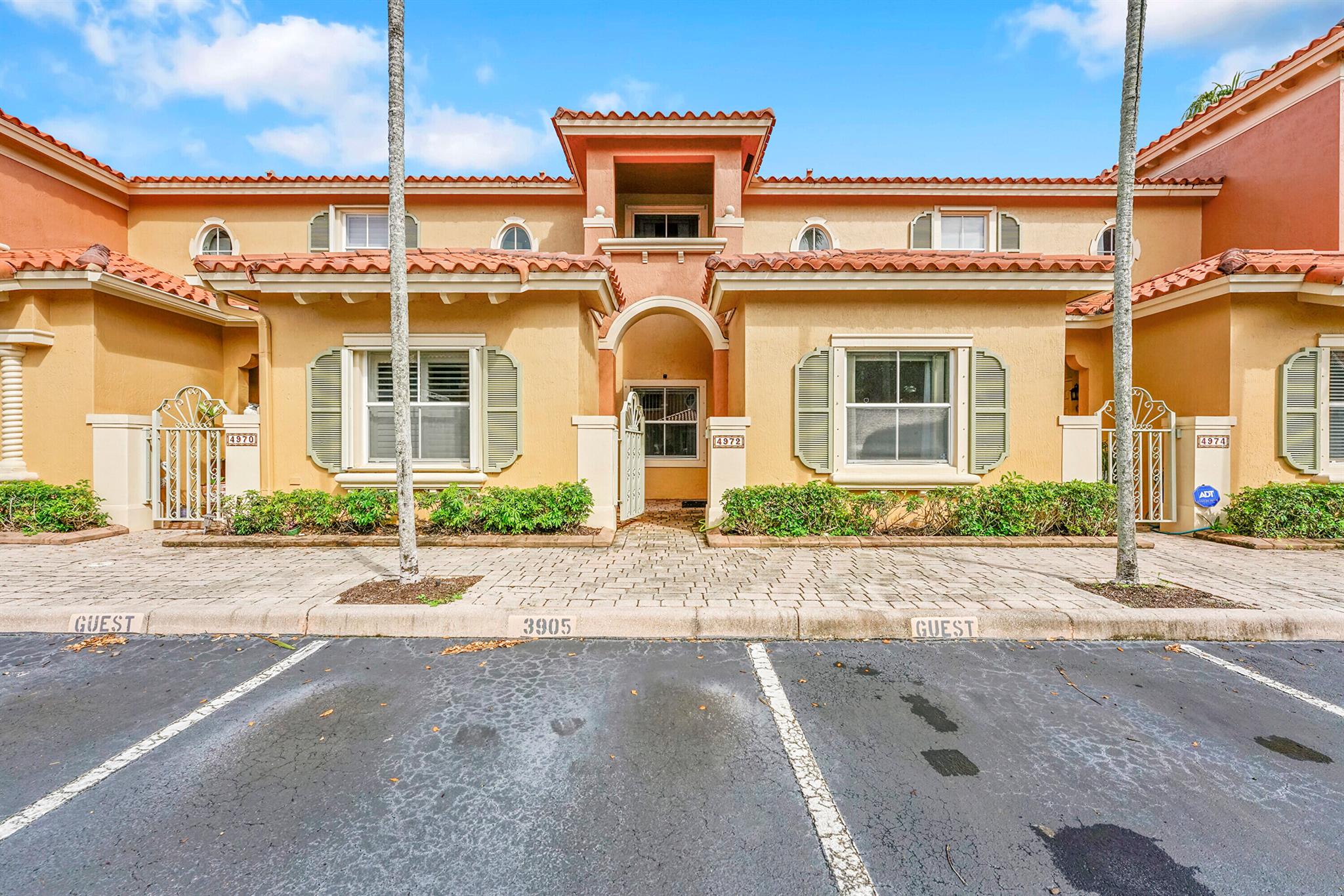 View photos, virtual tours, details... 4972 Leeward Lane 3905