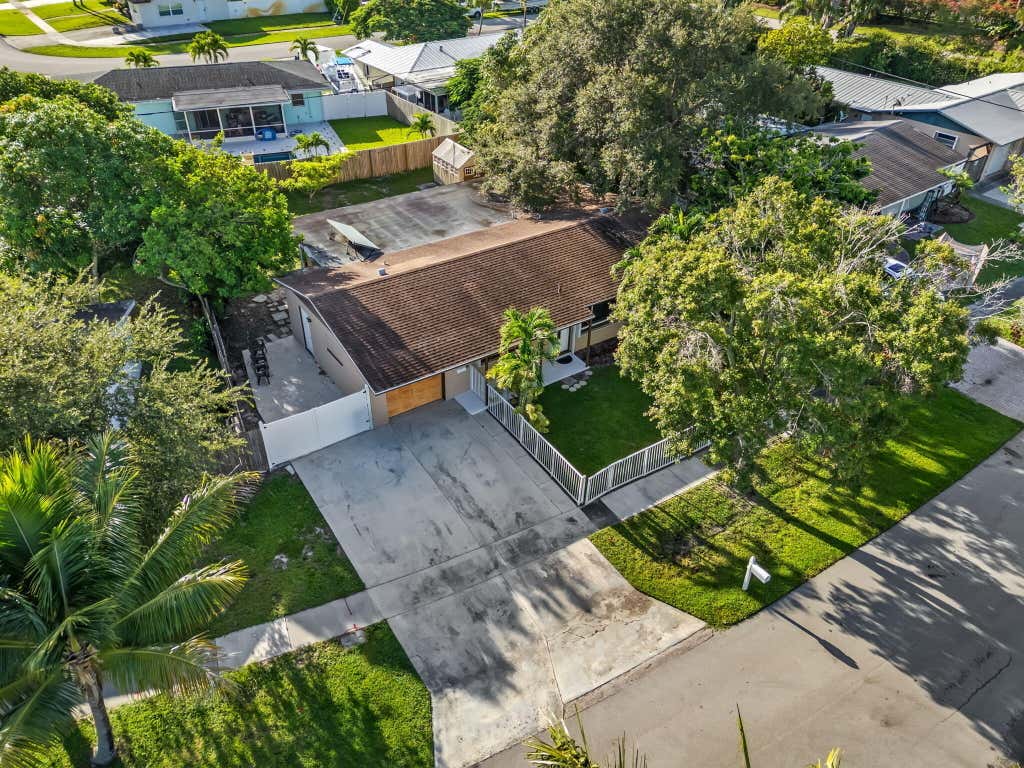 Photo of 3428 Capri Road, Palm Beach Gardens, FL 33410 (MLS # B26069125)