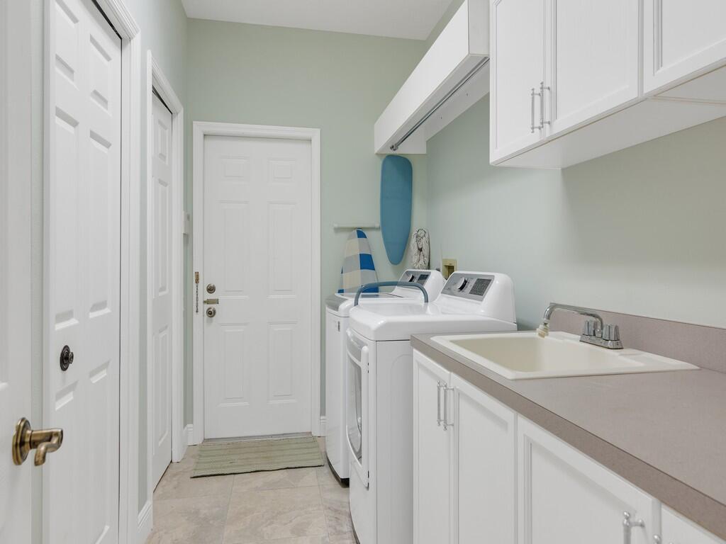 Indian River Shores, Florida, 32963, United States, 4 Bedrooms Bedrooms, ,3 BathroomsBathrooms,Residential,Active,1990859