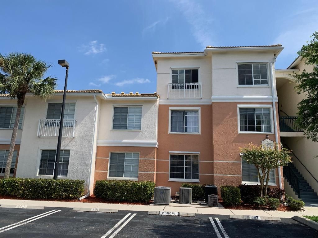 Photo of 2204 Myrtlewood Circle E, Palm Beach Gardens, FL 33418 (MLS # R10968548)