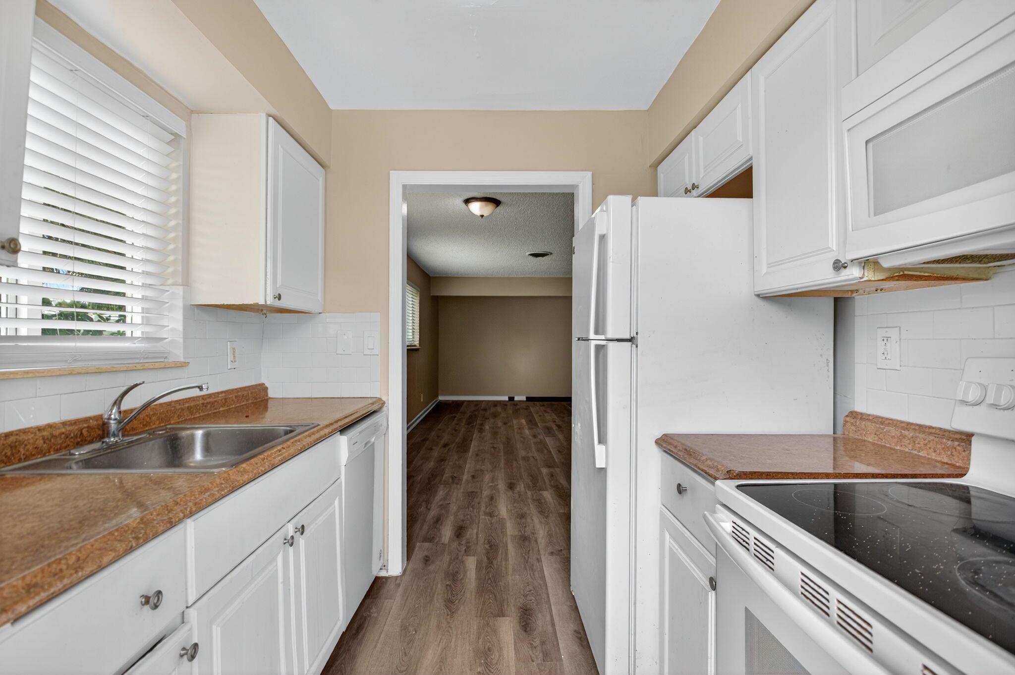 CRESTHAVEN NO 11 - Residential Lease