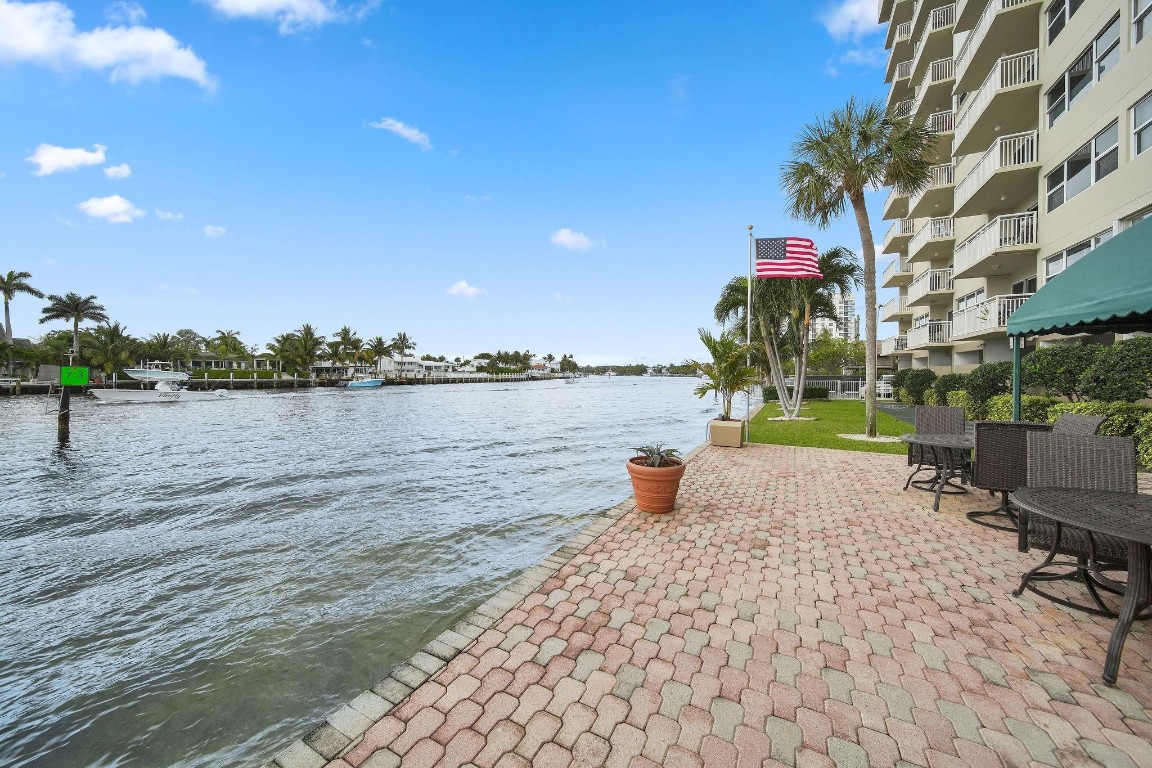 waters edge condo - Residential