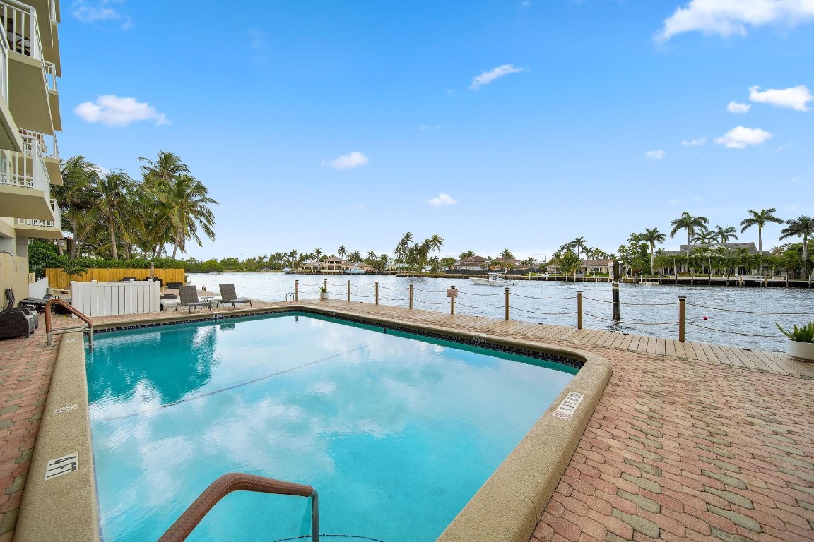 waters edge condo - Residential