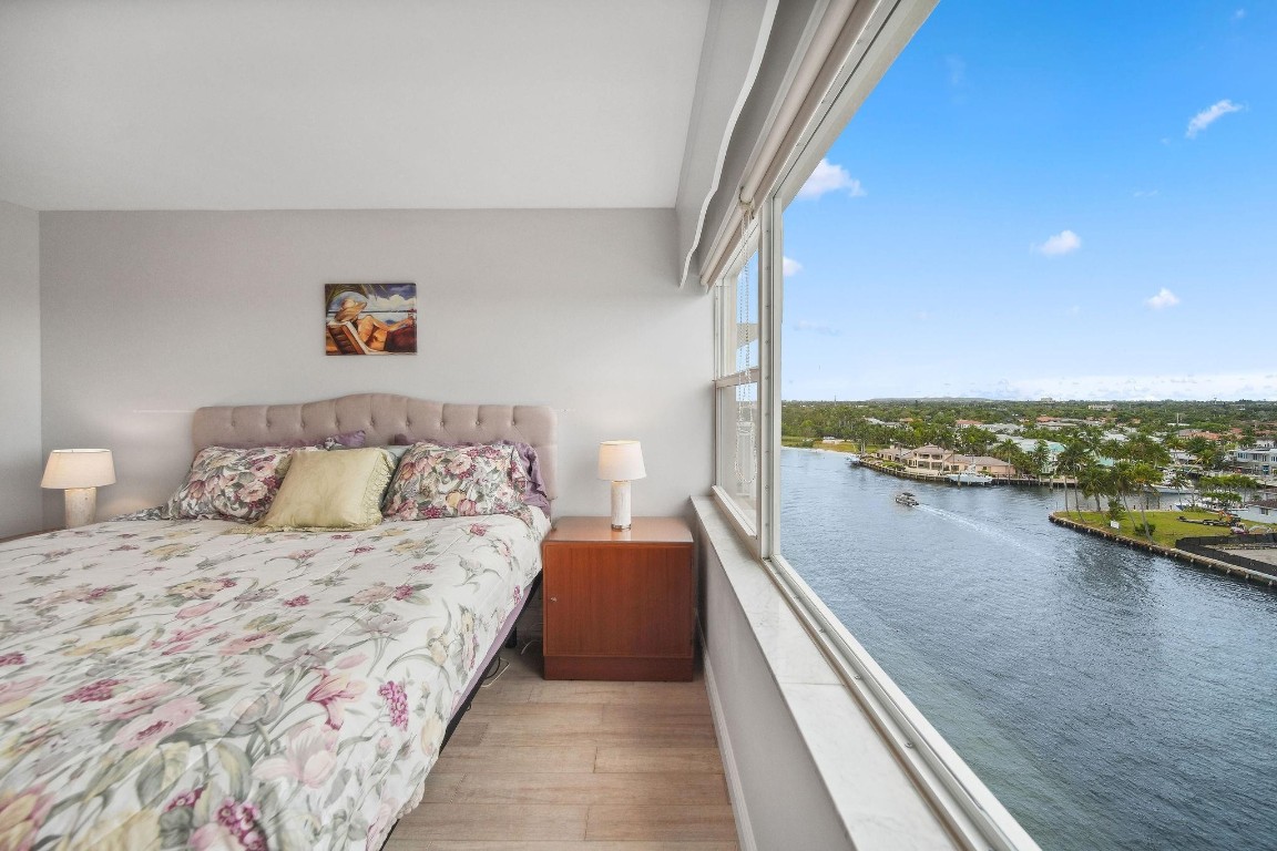 waters edge condo - Residential