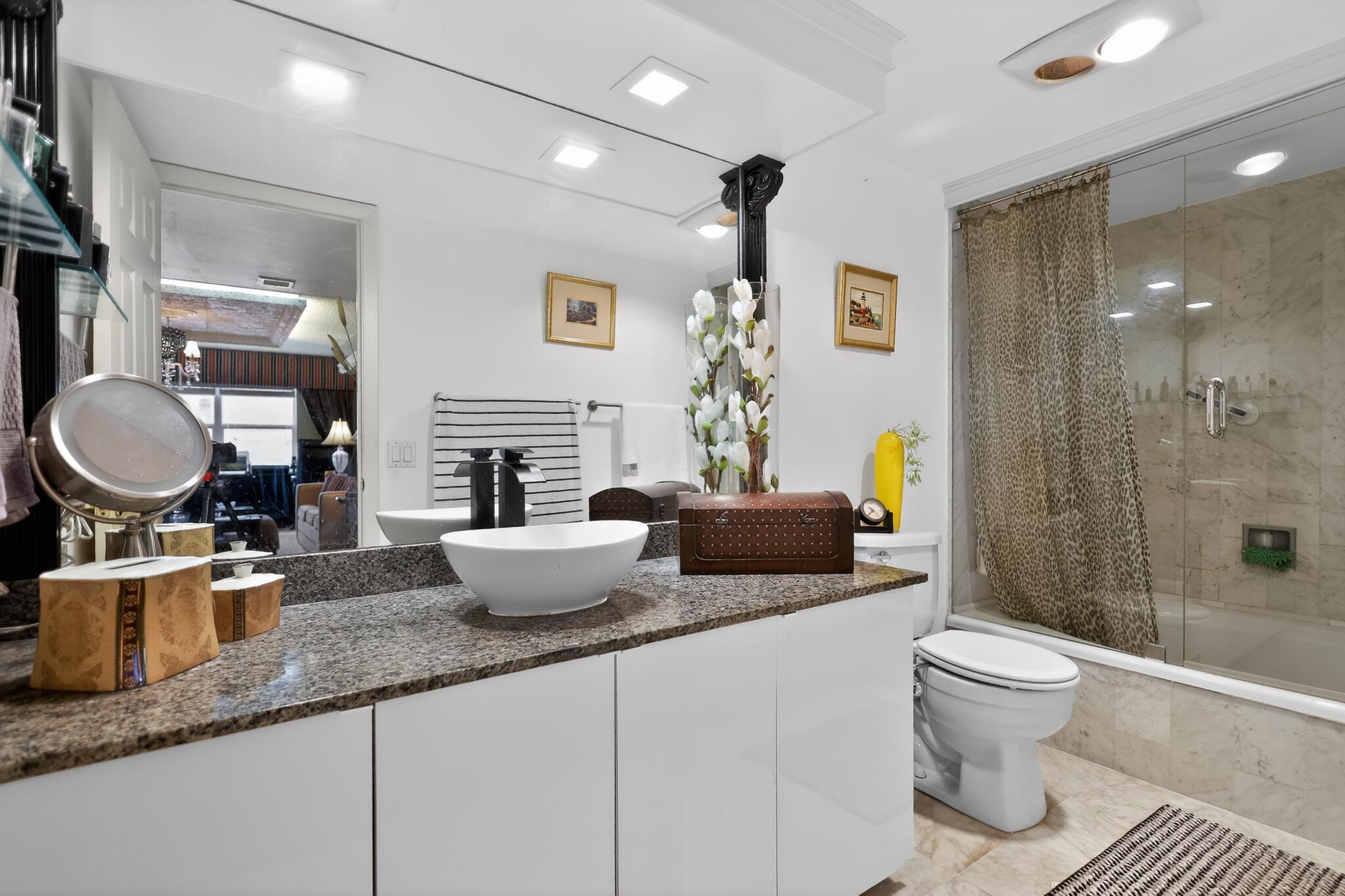 SOUTHPOINT CONDO - Residential