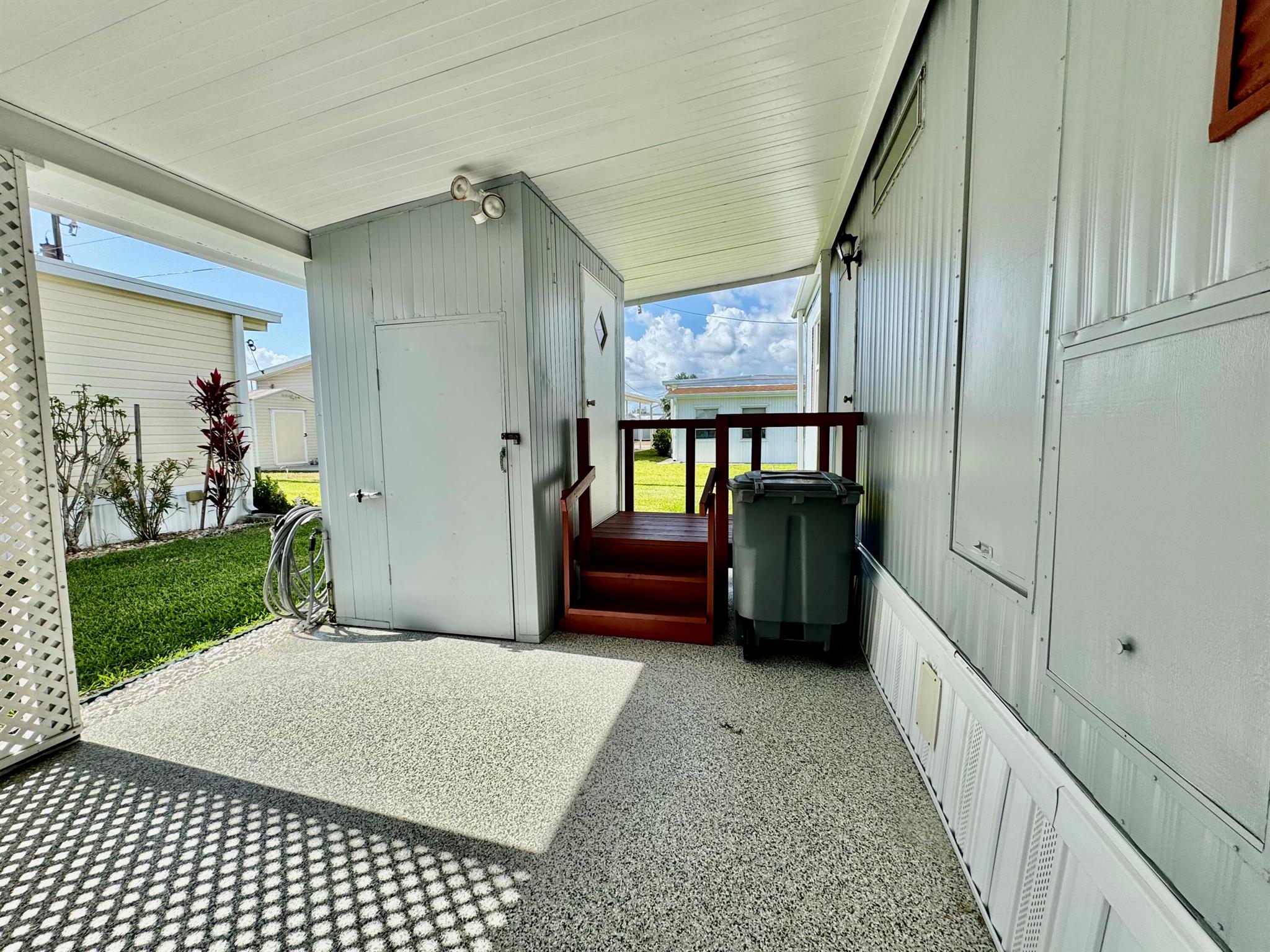 4388 Meadow View Drive, Boynton Beach, FL, 33436/$139,999 4 4388 Meadow View Drive