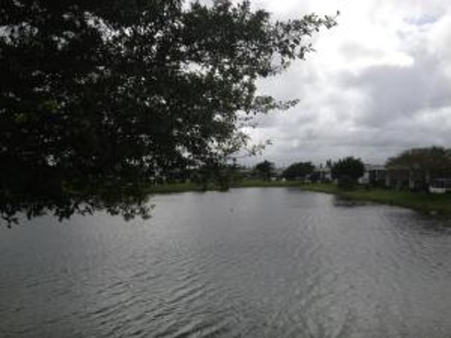 This is a move in ready  very well taken care of condo with a wonderful LAKE VIEW. Also laundry on the same floor.