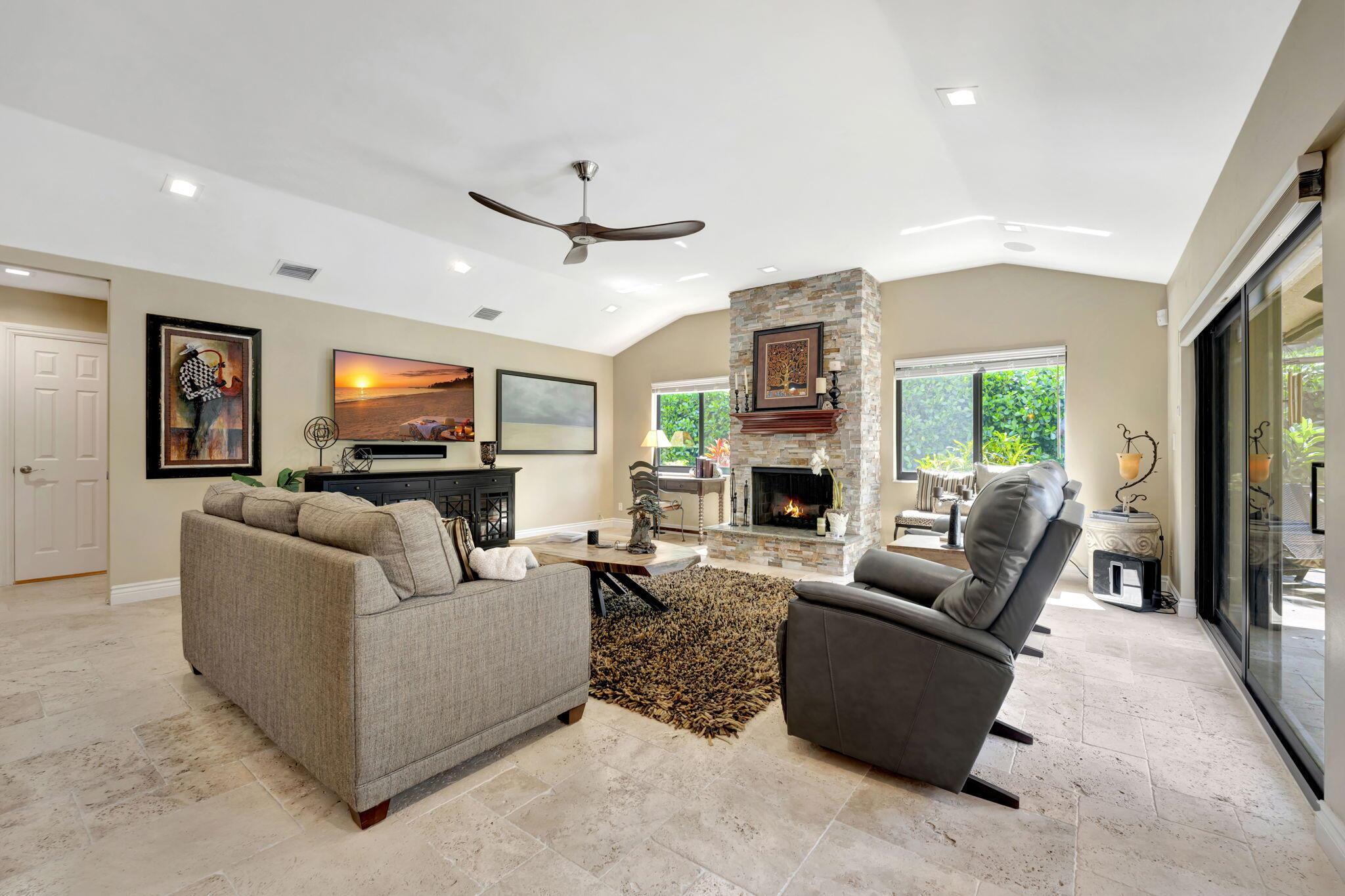 WOODFIELD HUNT CLUB - Residential