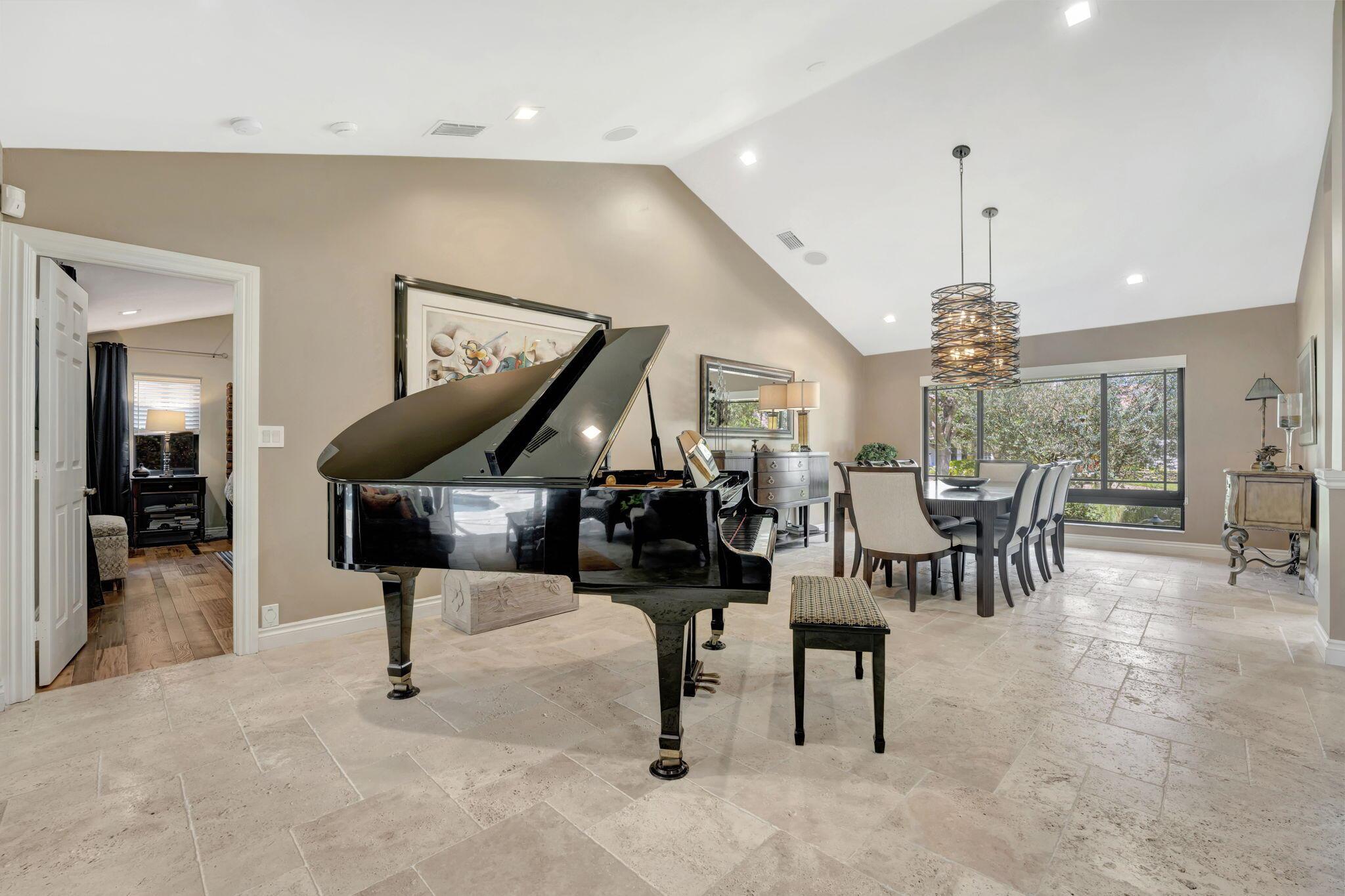 WOODFIELD HUNT CLUB - Residential