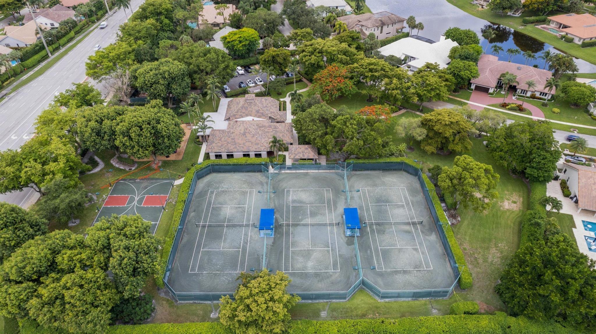 WOODFIELD HUNT CLUB - Residential