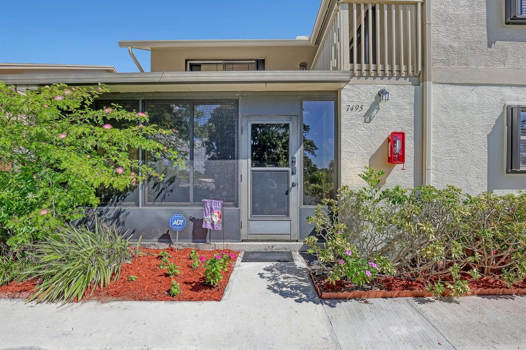 Photo of 7495 SE Jamestown Terrace, Hobe Sound, FL 33455 (MLS # R11116028)