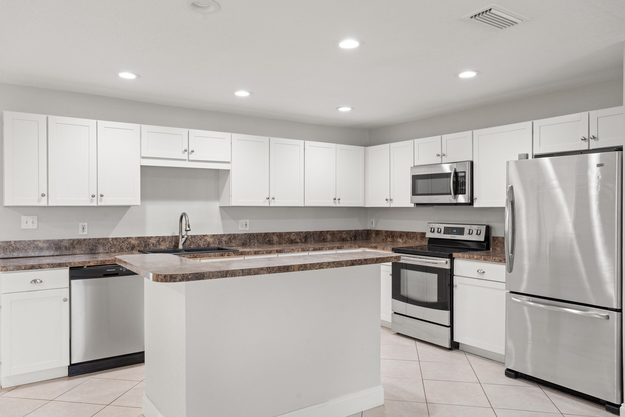LIGHTHOUSE POINT - Residential