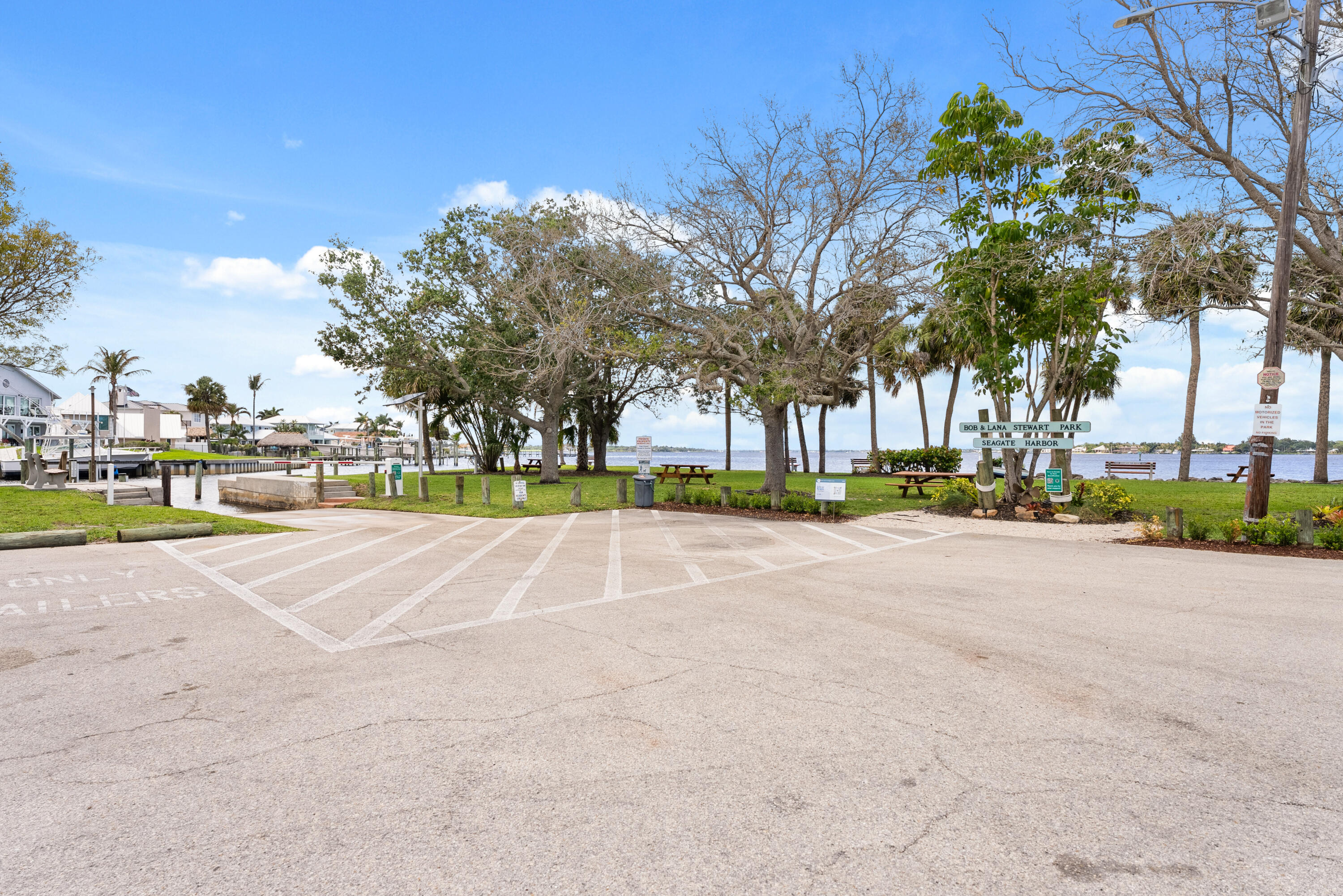 LIGHTHOUSE POINT - Residential