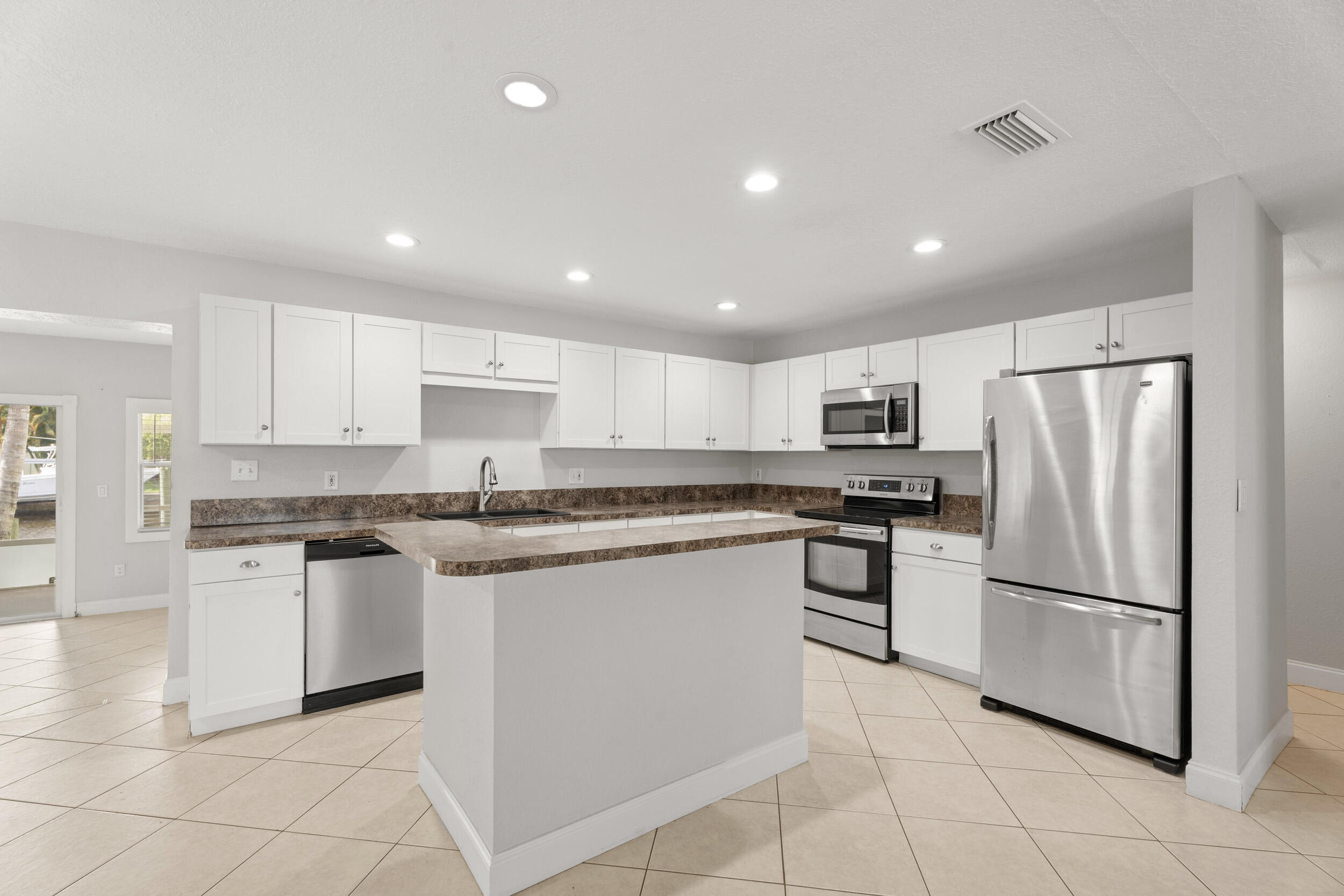 LIGHTHOUSE POINT - Residential