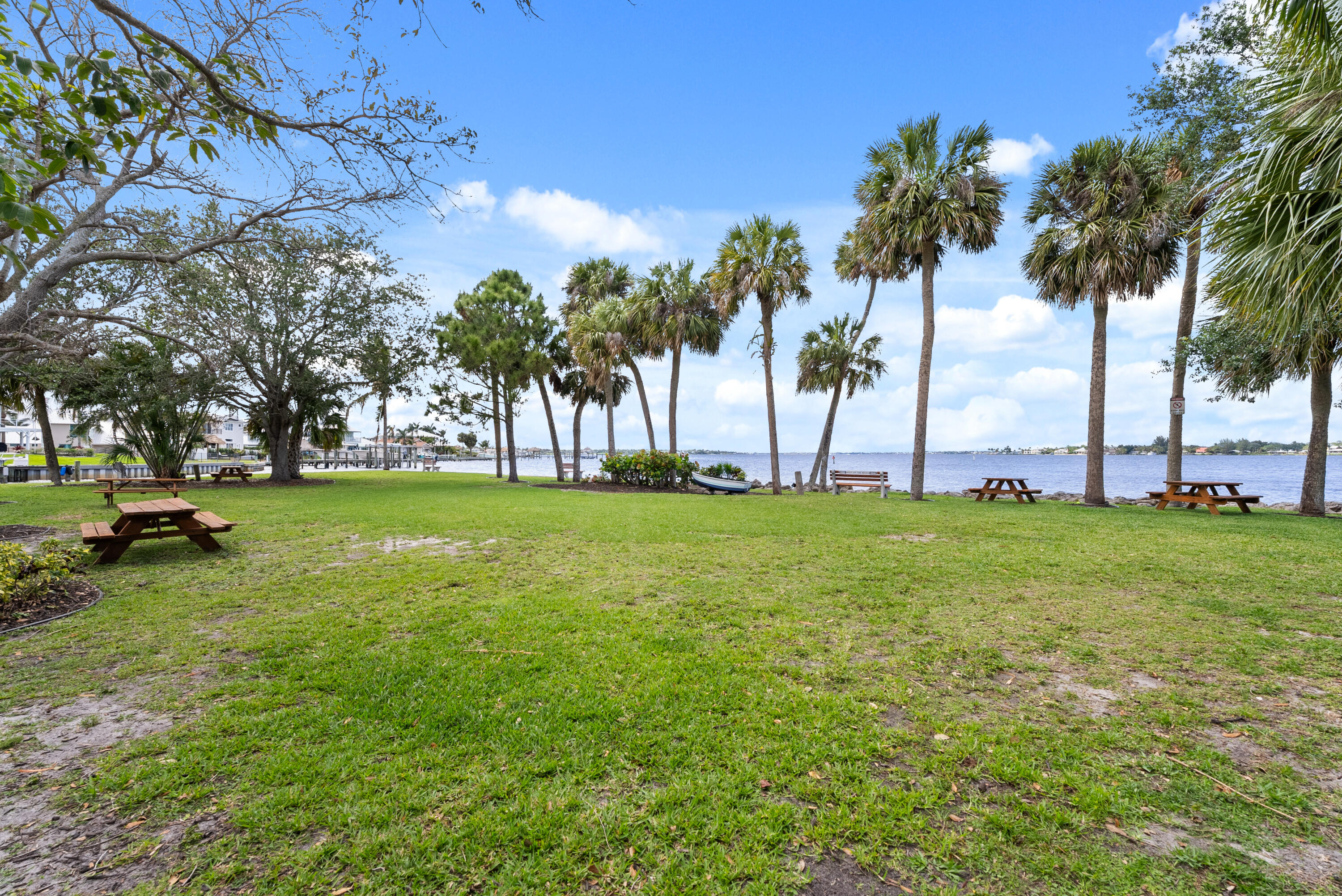 LIGHTHOUSE POINT - Residential